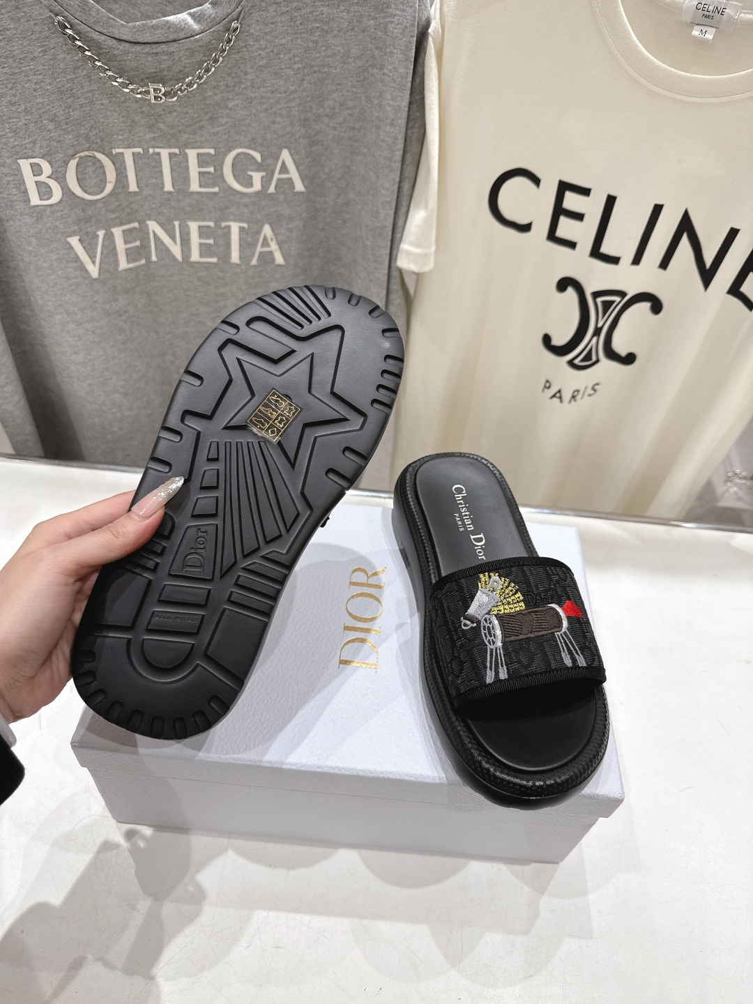 高版本出厂 【高品质】Dior*迪奥D家F019 2026ss夏季新款厚底沙滩拖鞋～经典版型 搭配贴合脚