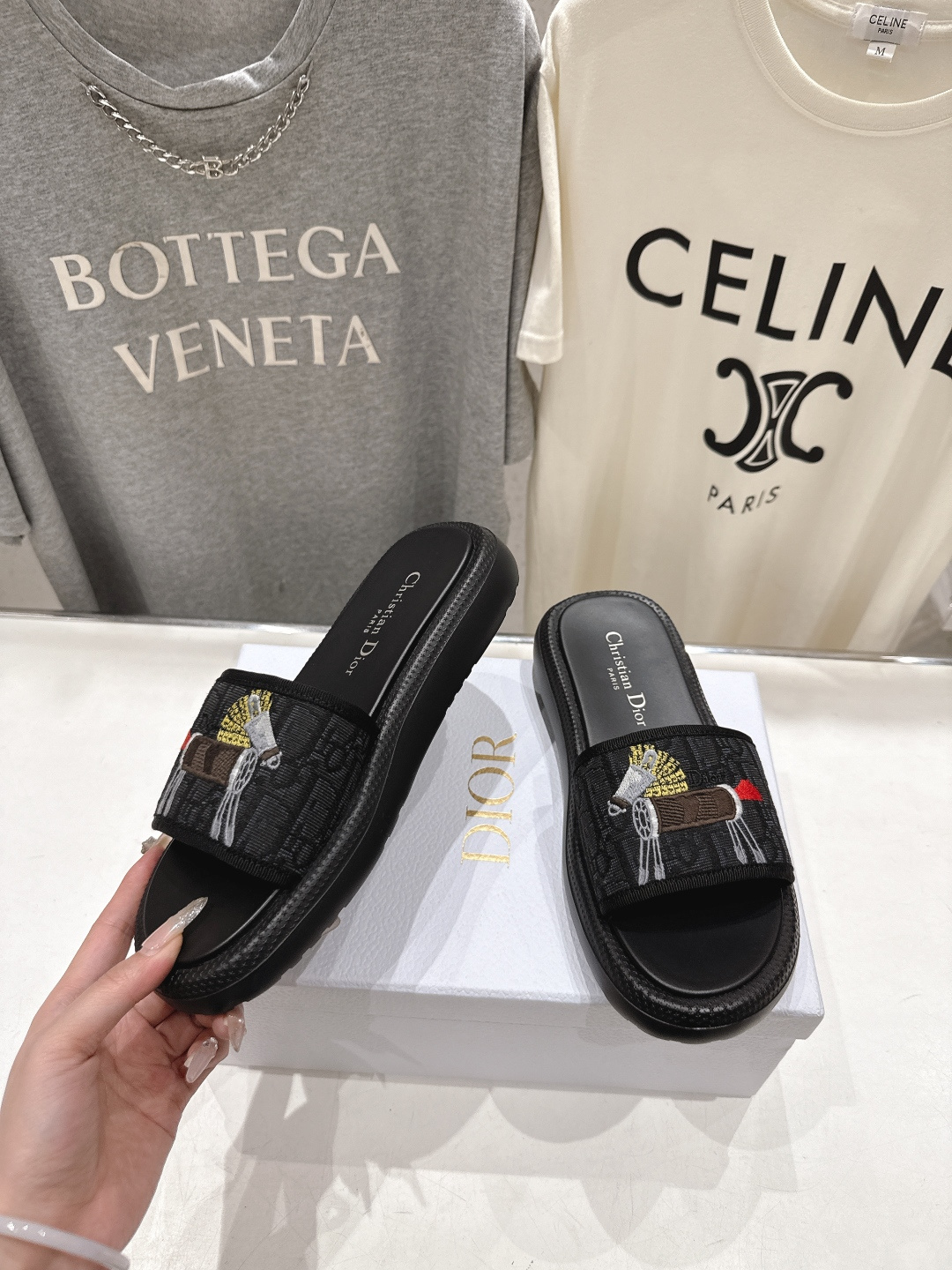 高版本出厂 【高品质】Dior*迪奥D家F019 2026ss夏季新款厚底沙滩拖鞋～经典版型 搭配贴合脚