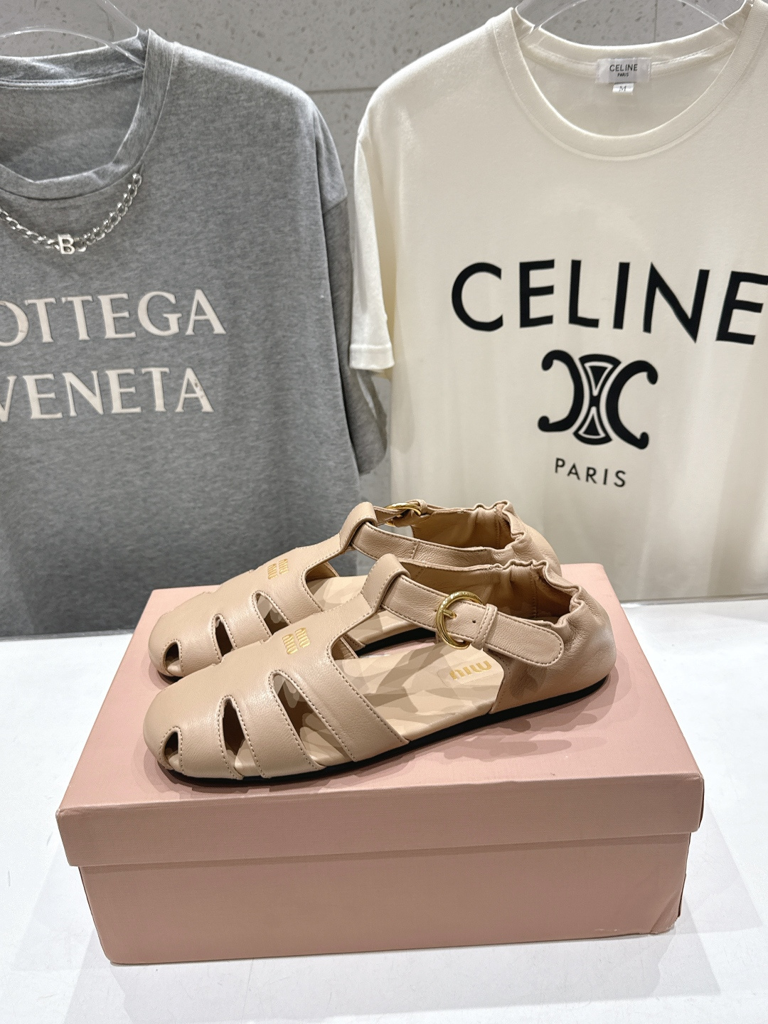 高版本出厂 MiuMiu*缪缪F033 2026ss夏季新款平底羊皮复古风凉鞋拖鞋Zp开发 原版拆卸，细