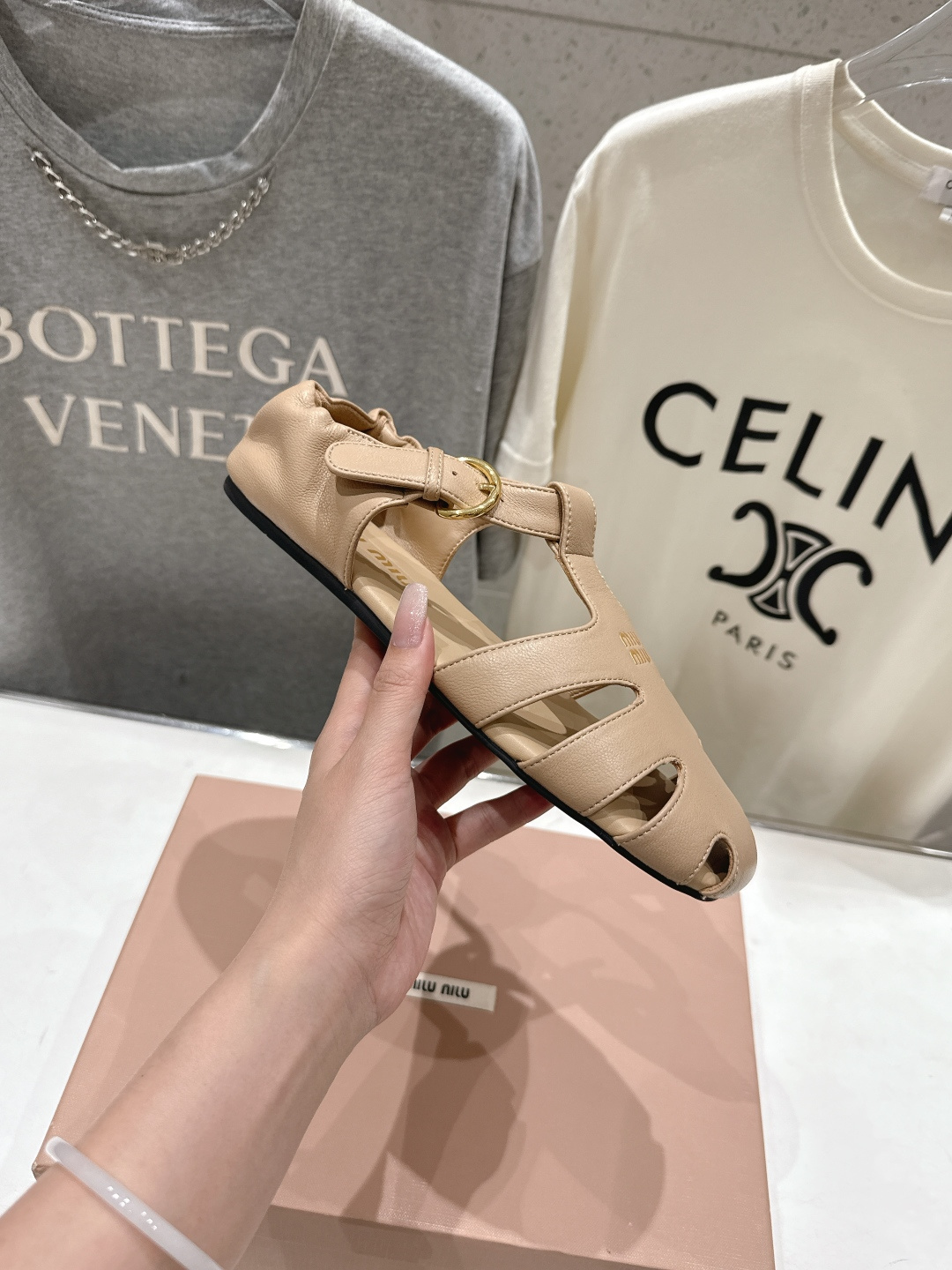 高版本出厂 MiuMiu*缪缪F033 2026ss夏季新款平底羊皮复古风凉鞋拖鞋Zp开发 原版拆卸，细