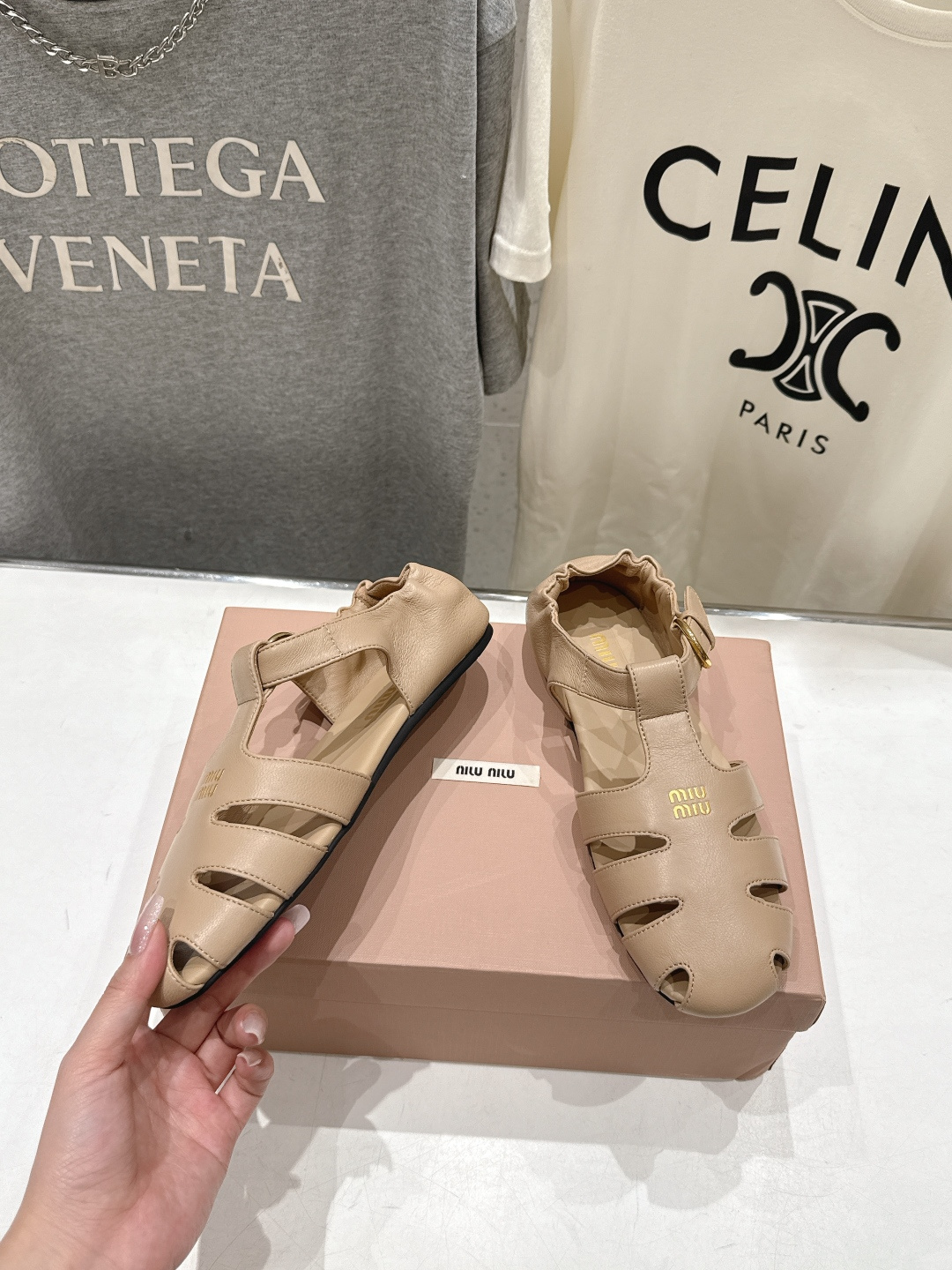 高版本出厂 MiuMiu*缪缪F033 2026ss夏季新款平底羊皮复古风凉鞋拖鞋Zp开发 原版拆卸，细