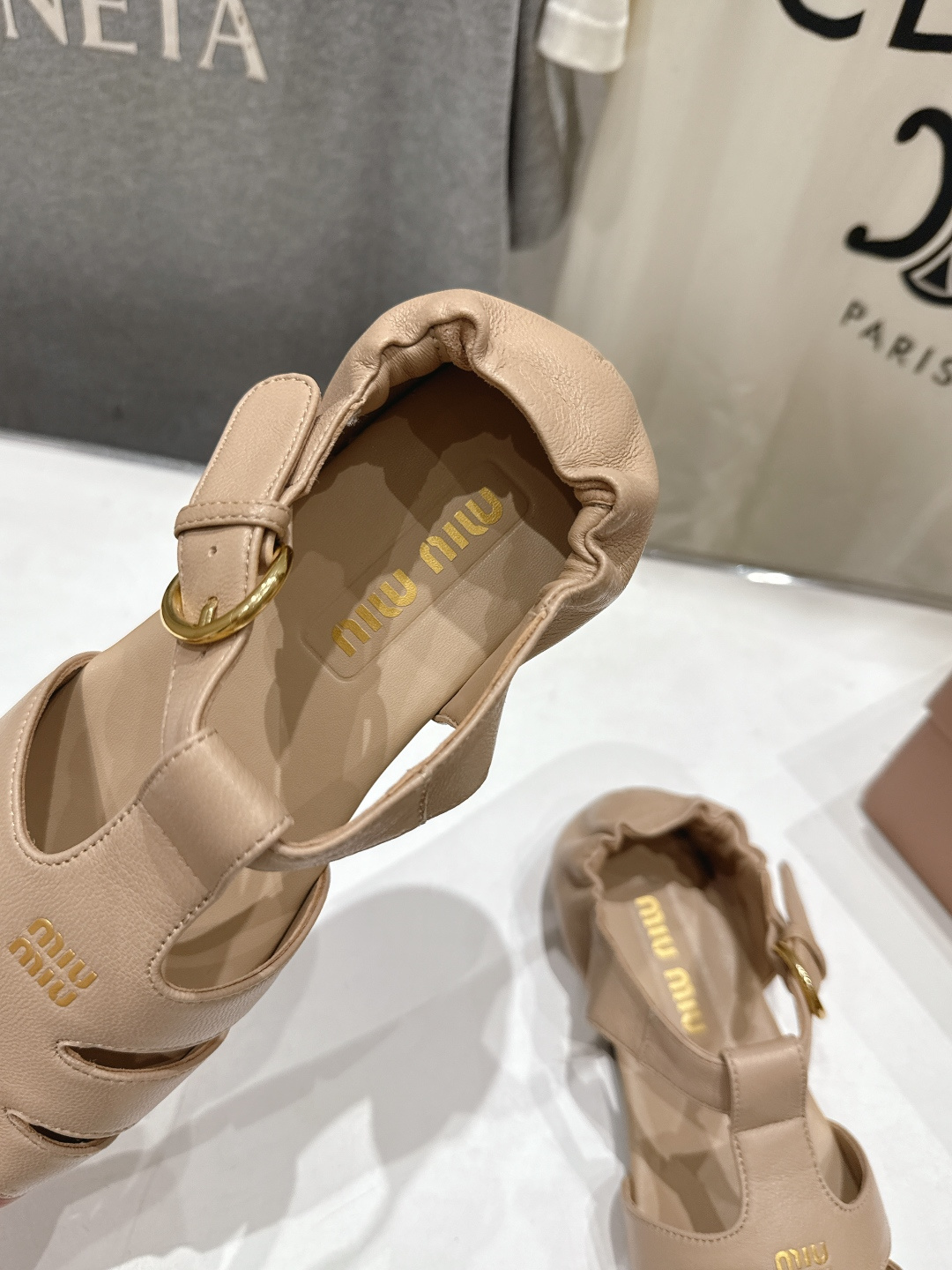 高版本出厂 MiuMiu*缪缪F033 2026ss夏季新款平底羊皮复古风凉鞋拖鞋Zp开发 原版拆卸，细