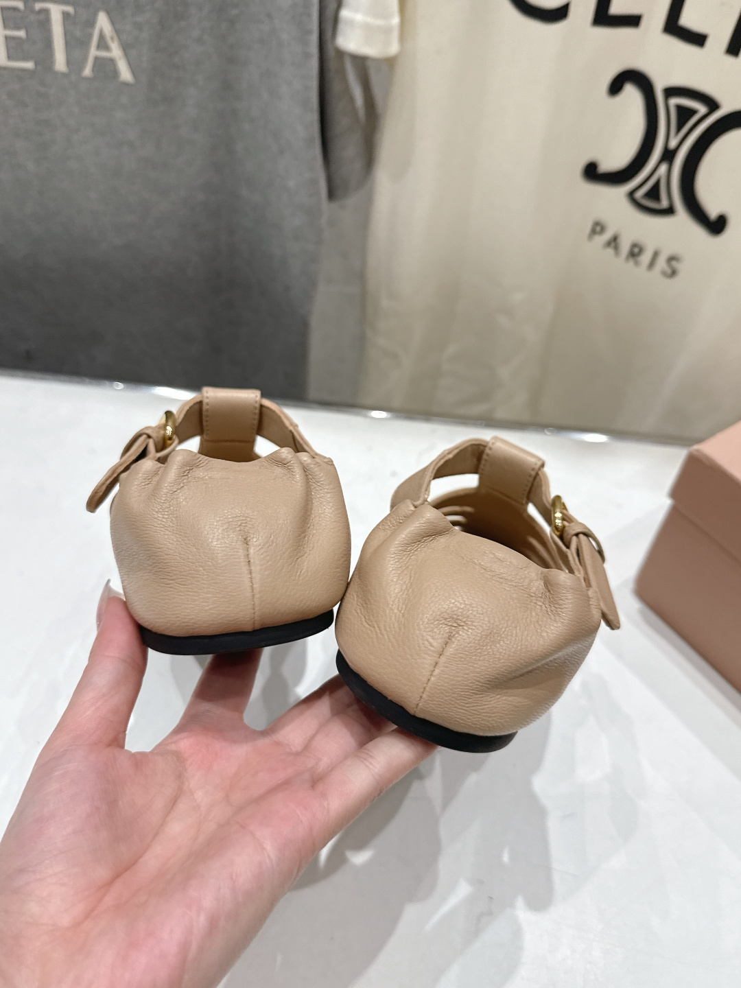 高版本出厂 MiuMiu*缪缪F033 2026ss夏季新款平底羊皮复古风凉鞋拖鞋Zp开发 原版拆卸，细