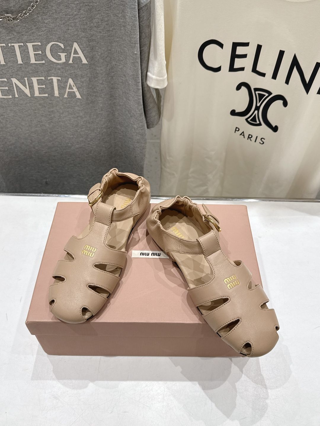 高版本出厂 MiuMiu*缪缪F033 2026ss夏季新款平底羊皮复古风凉鞋拖鞋Zp开发 原版拆卸，细