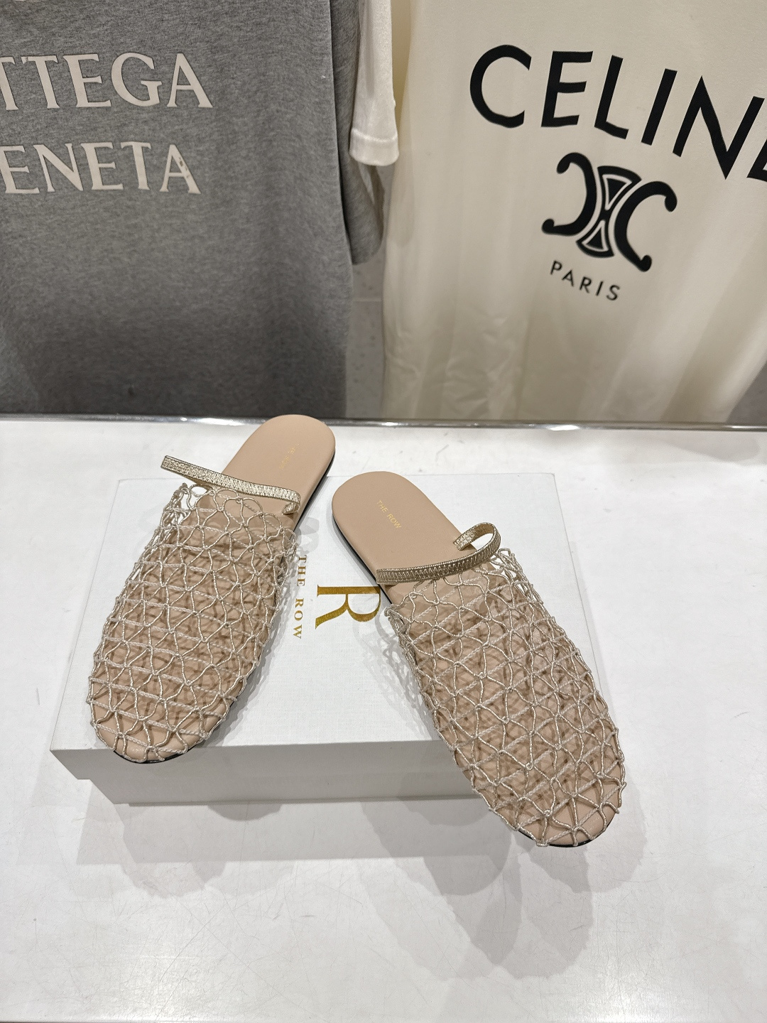 高版本出厂 The Row 2026ss夏日新款绳索编织镂空平底凉鞋舒适百搭 复古编织镂空设计 鞋口处超