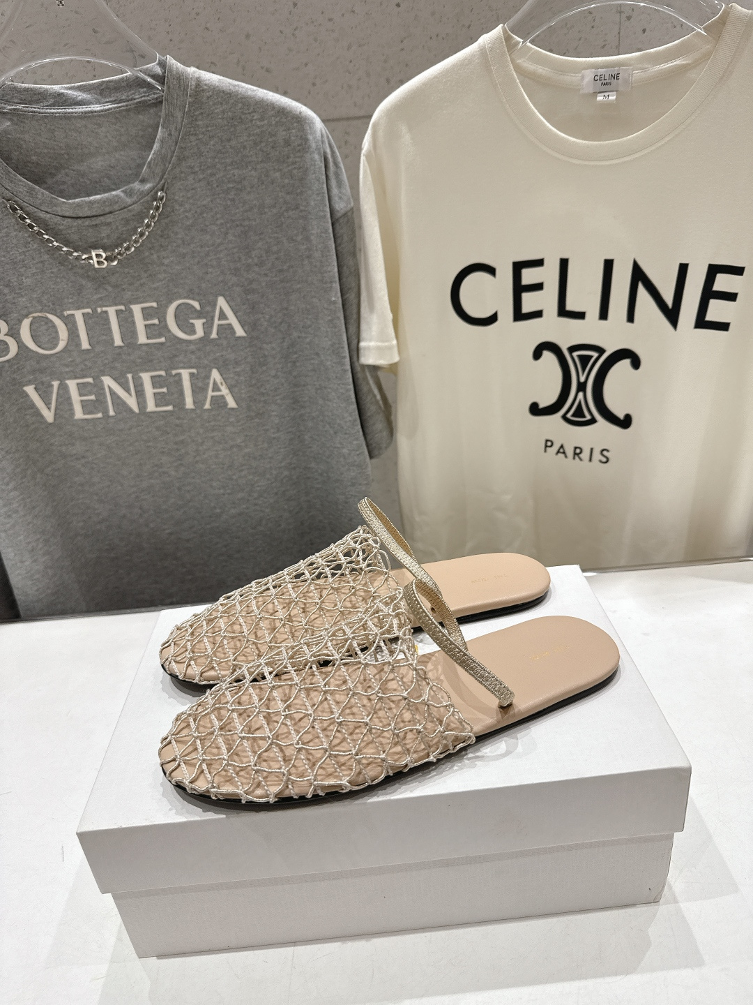 高版本出厂 The Row 2026ss夏日新款绳索编织镂空平底凉鞋舒适百搭 复古编织镂空设计 鞋口处超