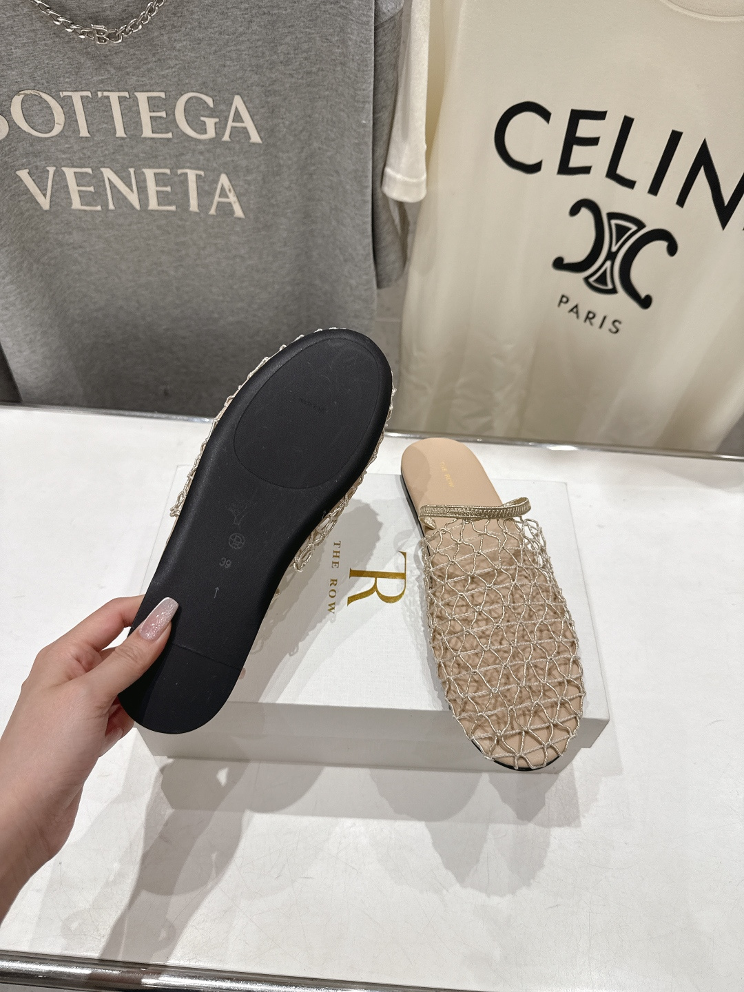 高版本出厂 The Row 2026ss夏日新款绳索编织镂空平底凉鞋舒适百搭 复古编织镂空设计 鞋口处超