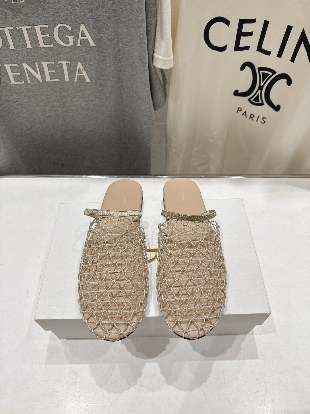 高版本出厂 The Row 2026ss夏日新款绳索编织镂空平底凉鞋舒适百搭 复古编织镂空设计 鞋口处超