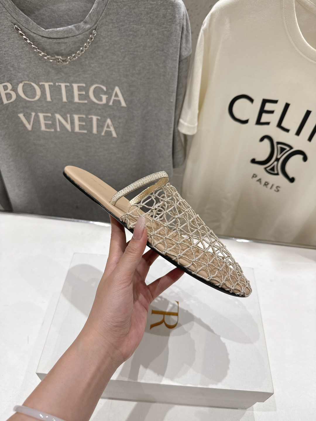 高版本出厂 The Row 2026ss夏日新款绳索编织镂空平底凉鞋舒适百搭 复古编织镂空设计 鞋口处超