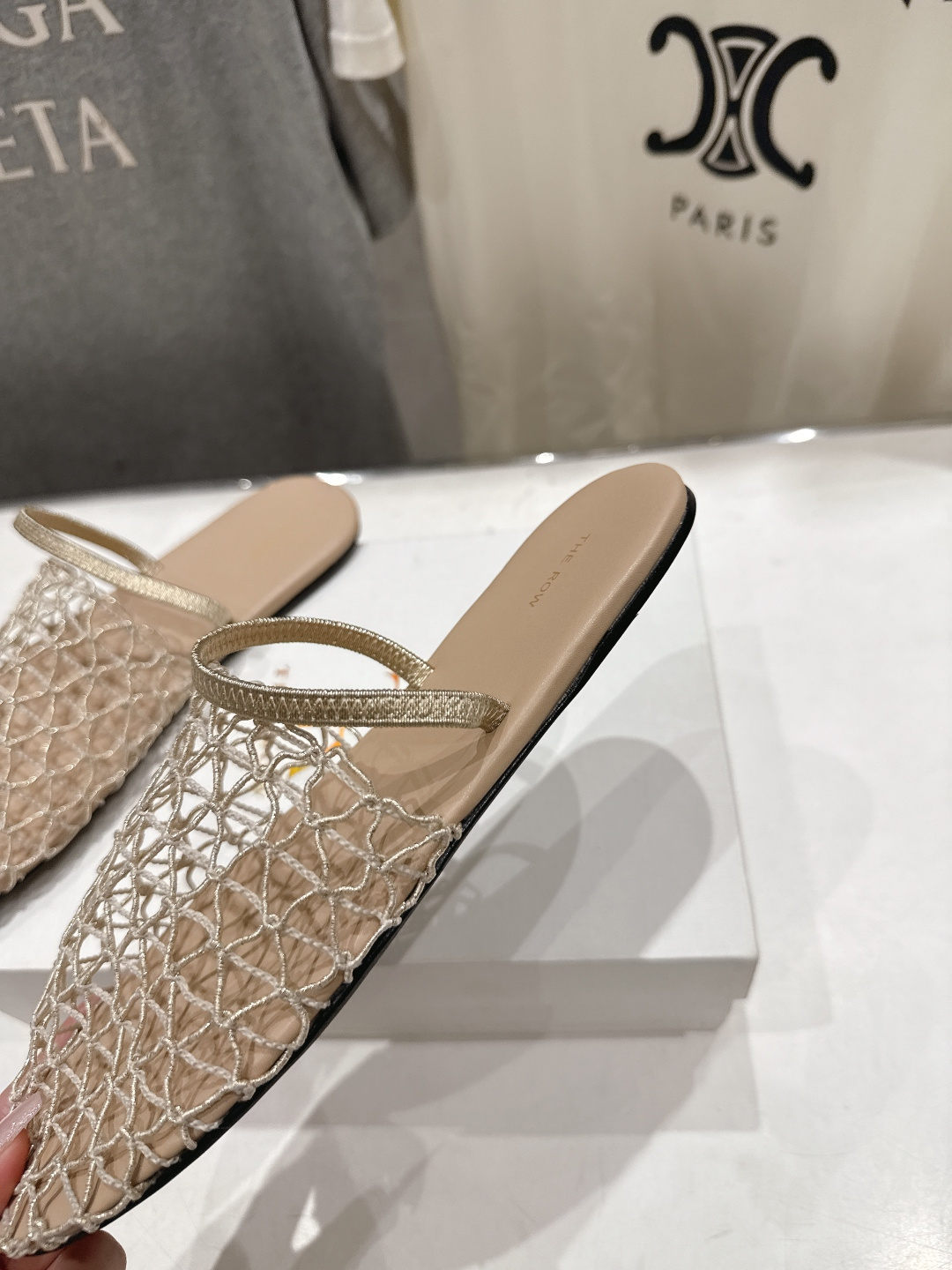 高版本出厂 The Row 2026ss夏日新款绳索编织镂空平底凉鞋舒适百搭 复古编织镂空设计 鞋口处超