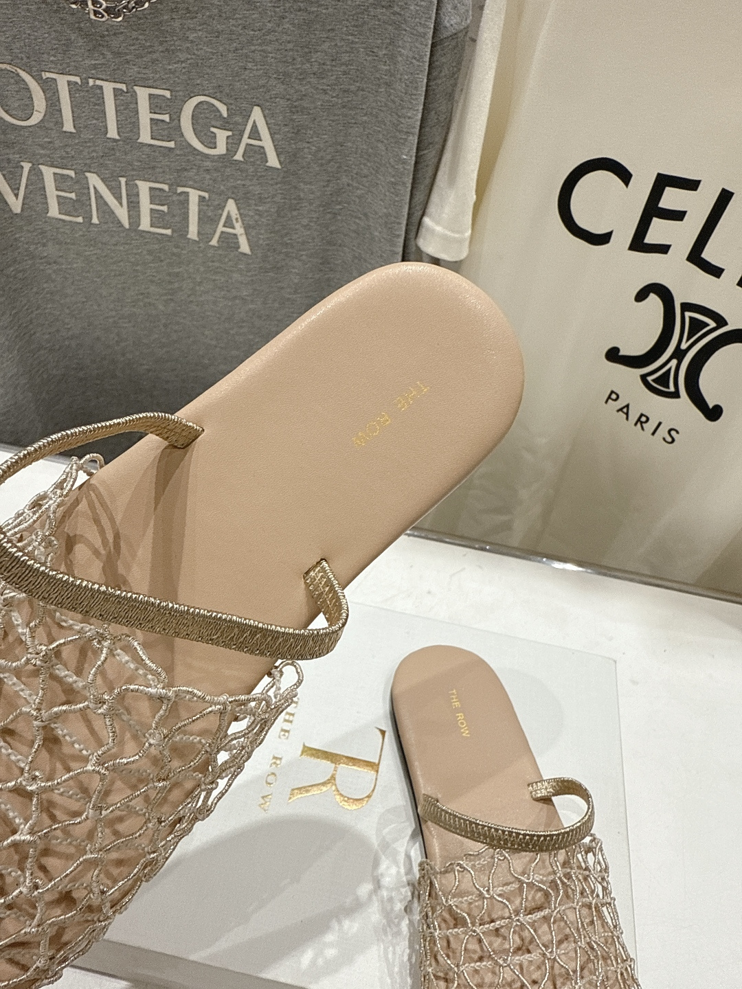 高版本出厂 The Row 2026ss夏日新款绳索编织镂空平底凉鞋舒适百搭 复古编织镂空设计 鞋口处超