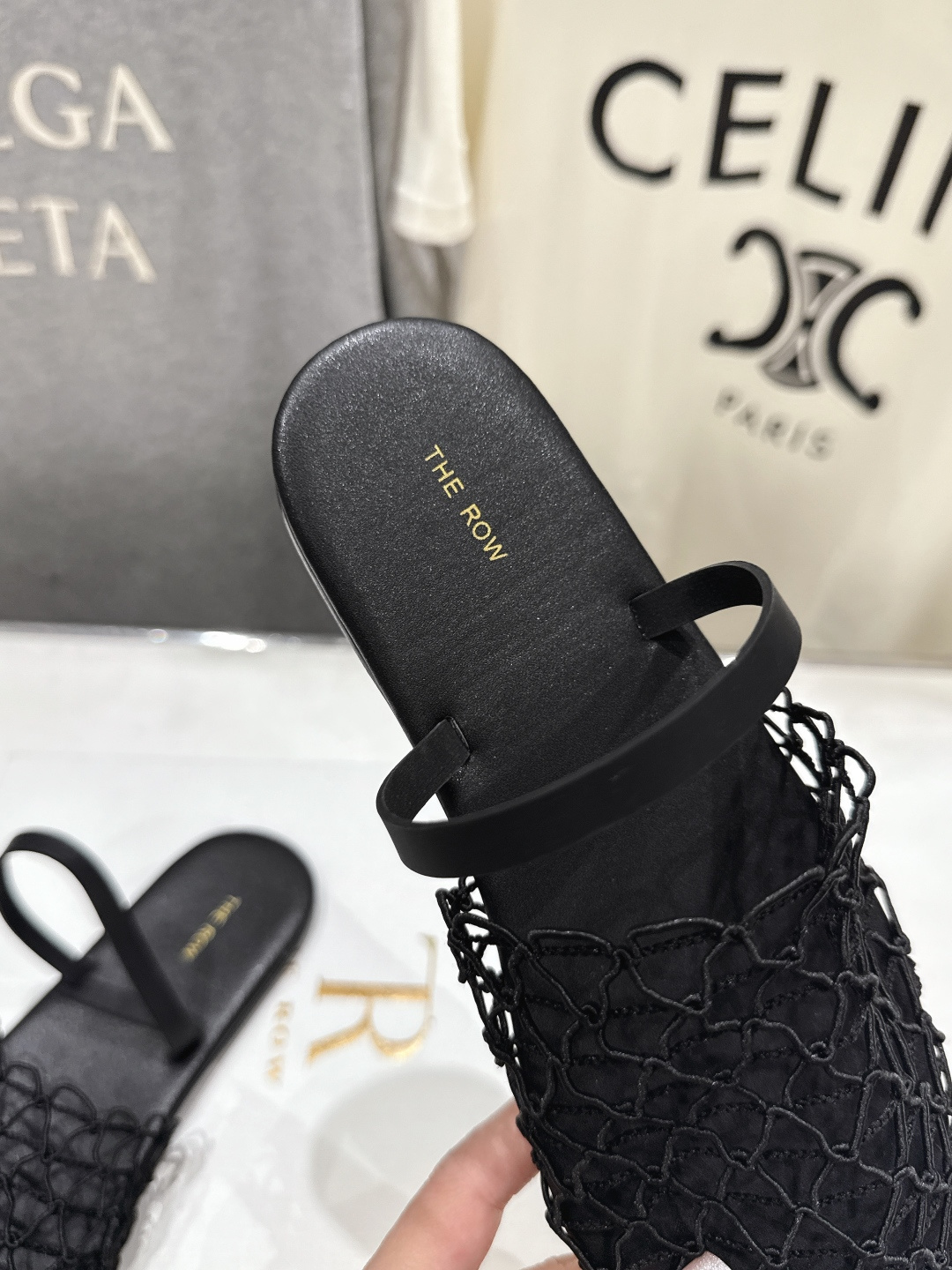 高版本出厂 The Row 2026ss夏日新款绳索编织镂空平底凉鞋舒适百搭 复古编织镂空设计 鞋口处超