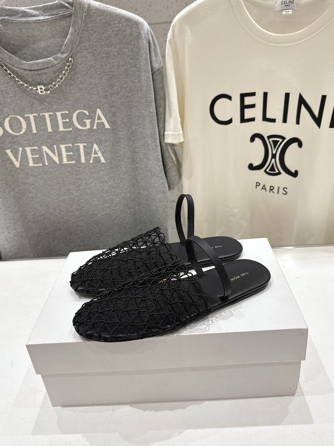 高版本出厂 The Row 2026ss夏日新款绳索编织镂空平底凉鞋舒适百搭 复古编织镂空设计 鞋口处超