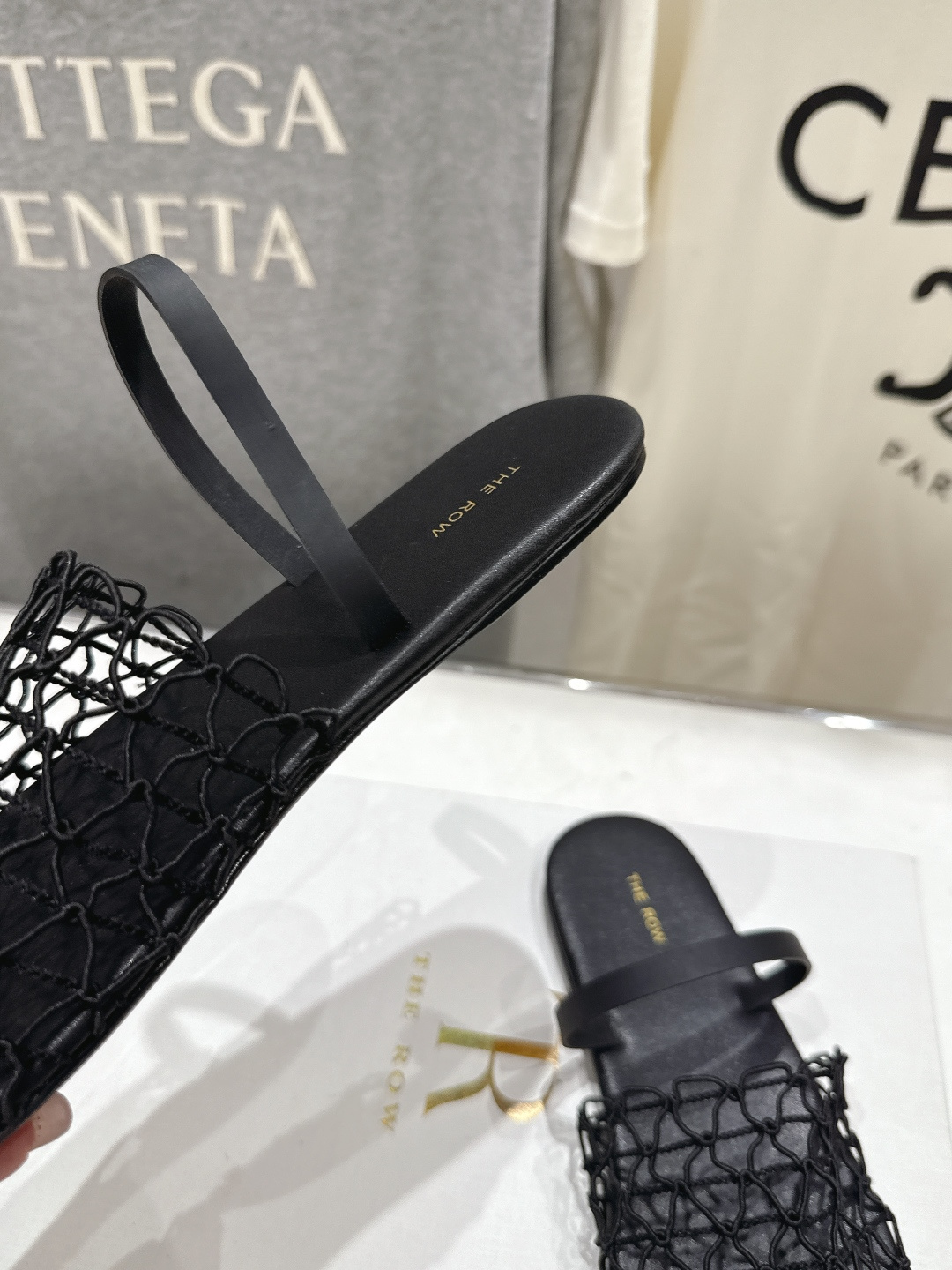 高版本出厂 The Row 2026ss夏日新款绳索编织镂空平底凉鞋舒适百搭 复古编织镂空设计 鞋口处超