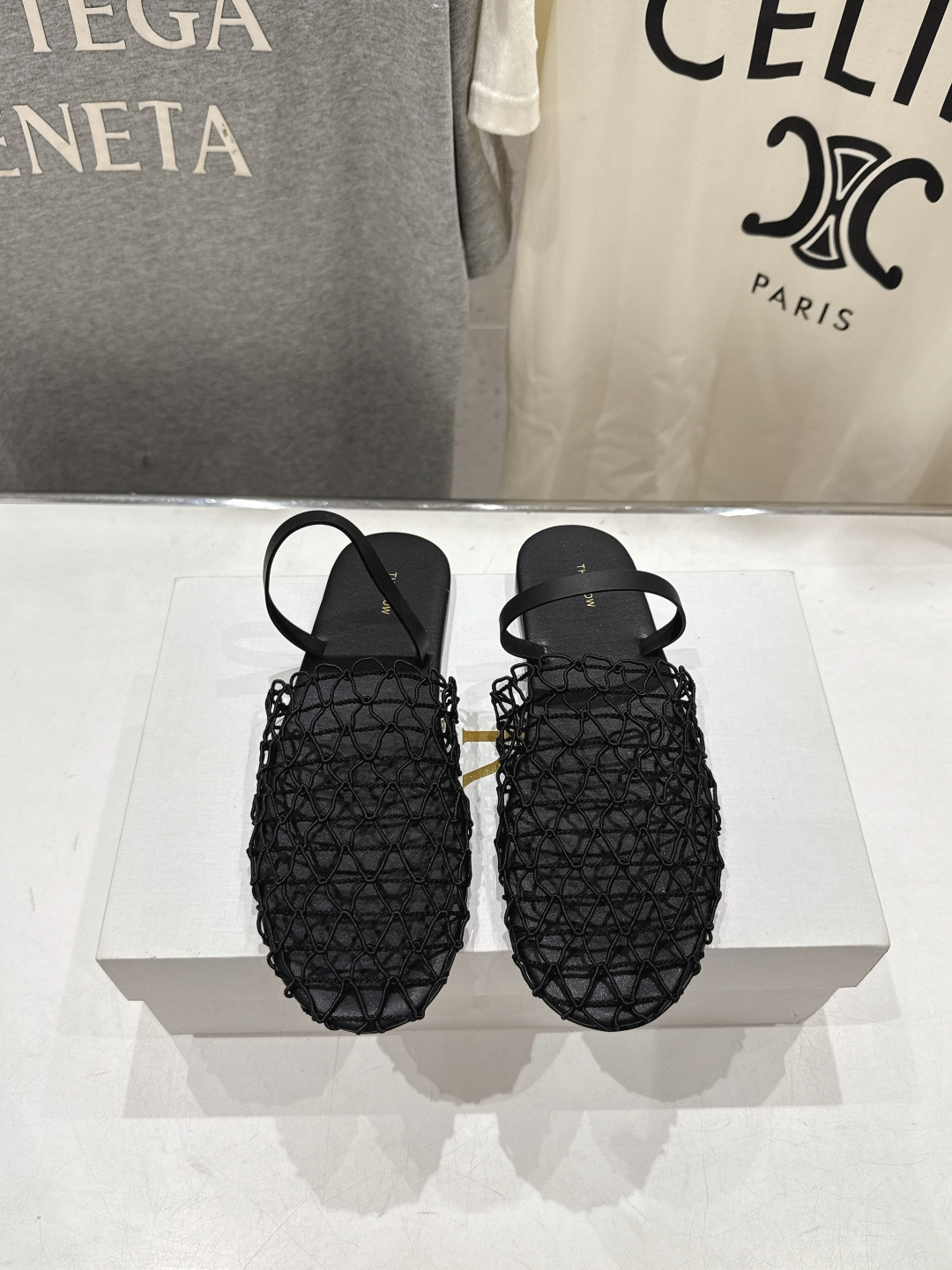 高版本出厂 The Row 2026ss夏日新款绳索编织镂空平底凉鞋舒适百搭 复古编织镂空设计 鞋口处超