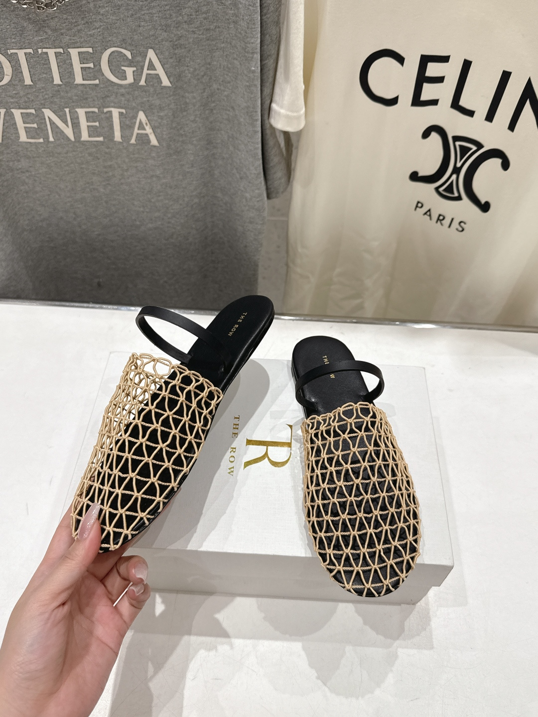 高版本出厂 The Row 2026ss夏日新款绳索编织镂空平底凉鞋舒适百搭 复古编织镂空设计 鞋口处超