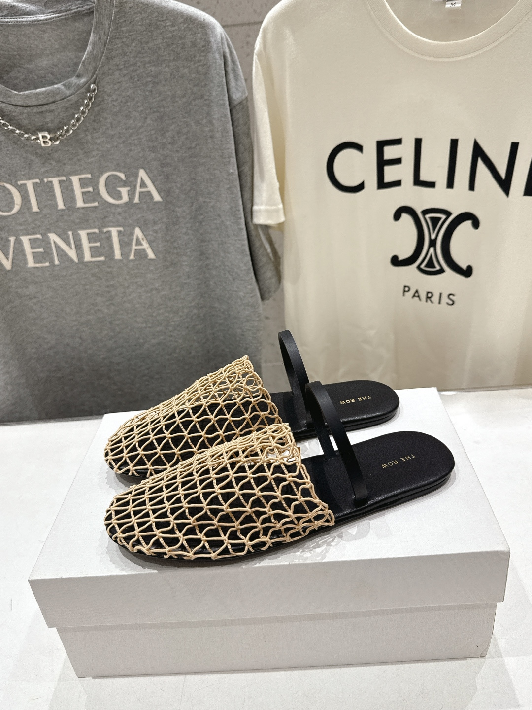 高版本出厂 The Row 2026ss夏日新款绳索编织镂空平底凉鞋舒适百搭 复古编织镂空设计 鞋口处超