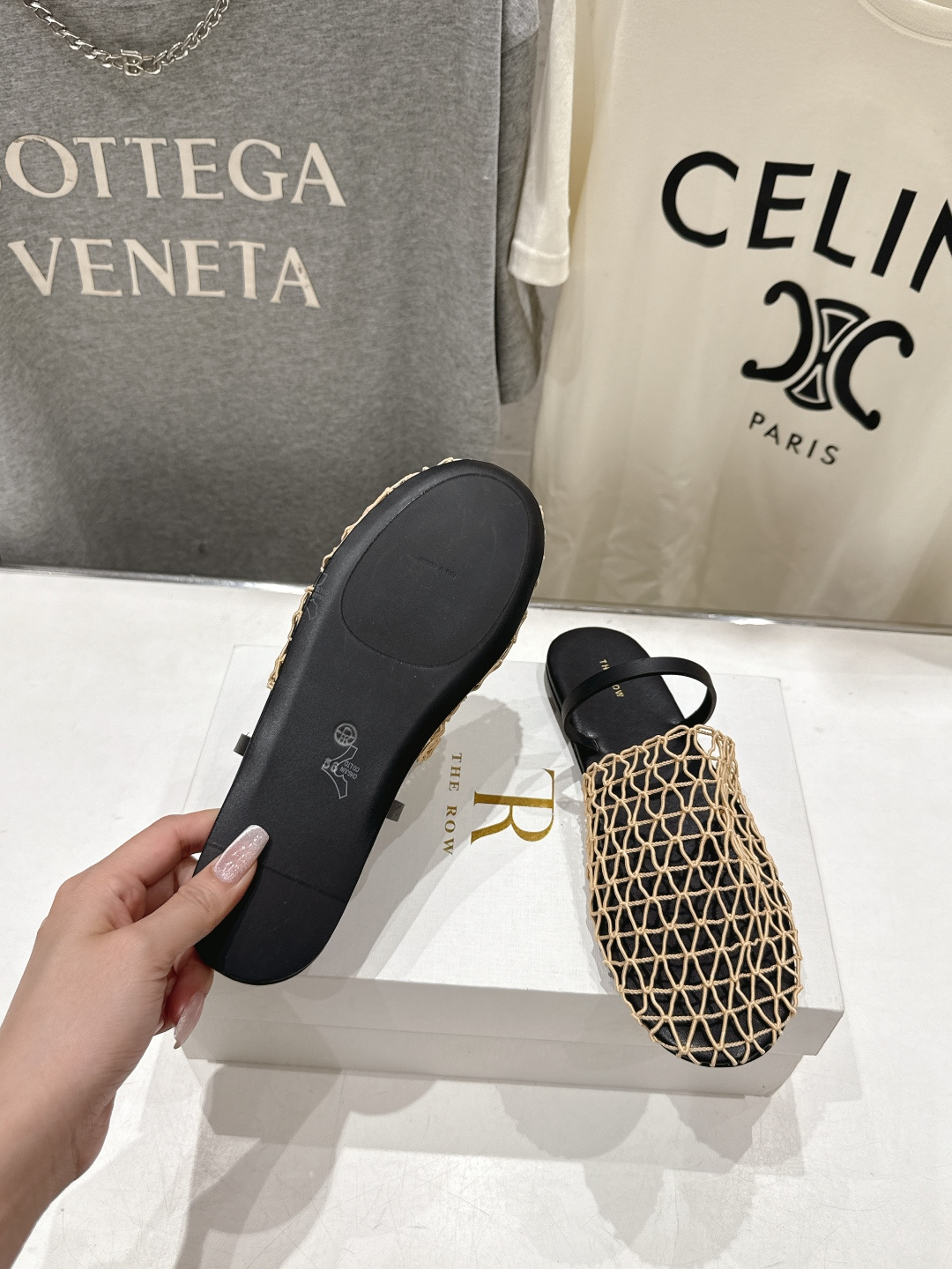 高版本出厂 The Row 2026ss夏日新款绳索编织镂空平底凉鞋舒适百搭 复古编织镂空设计 鞋口处超