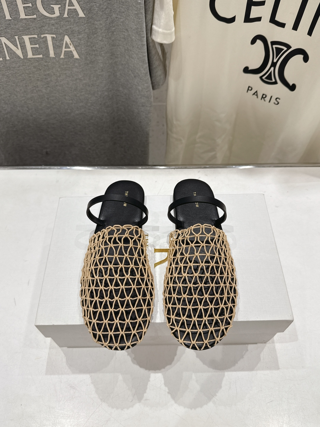 高版本出厂 The Row 2026ss夏日新款绳索编织镂空平底凉鞋舒适百搭 复古编织镂空设计 鞋口处超