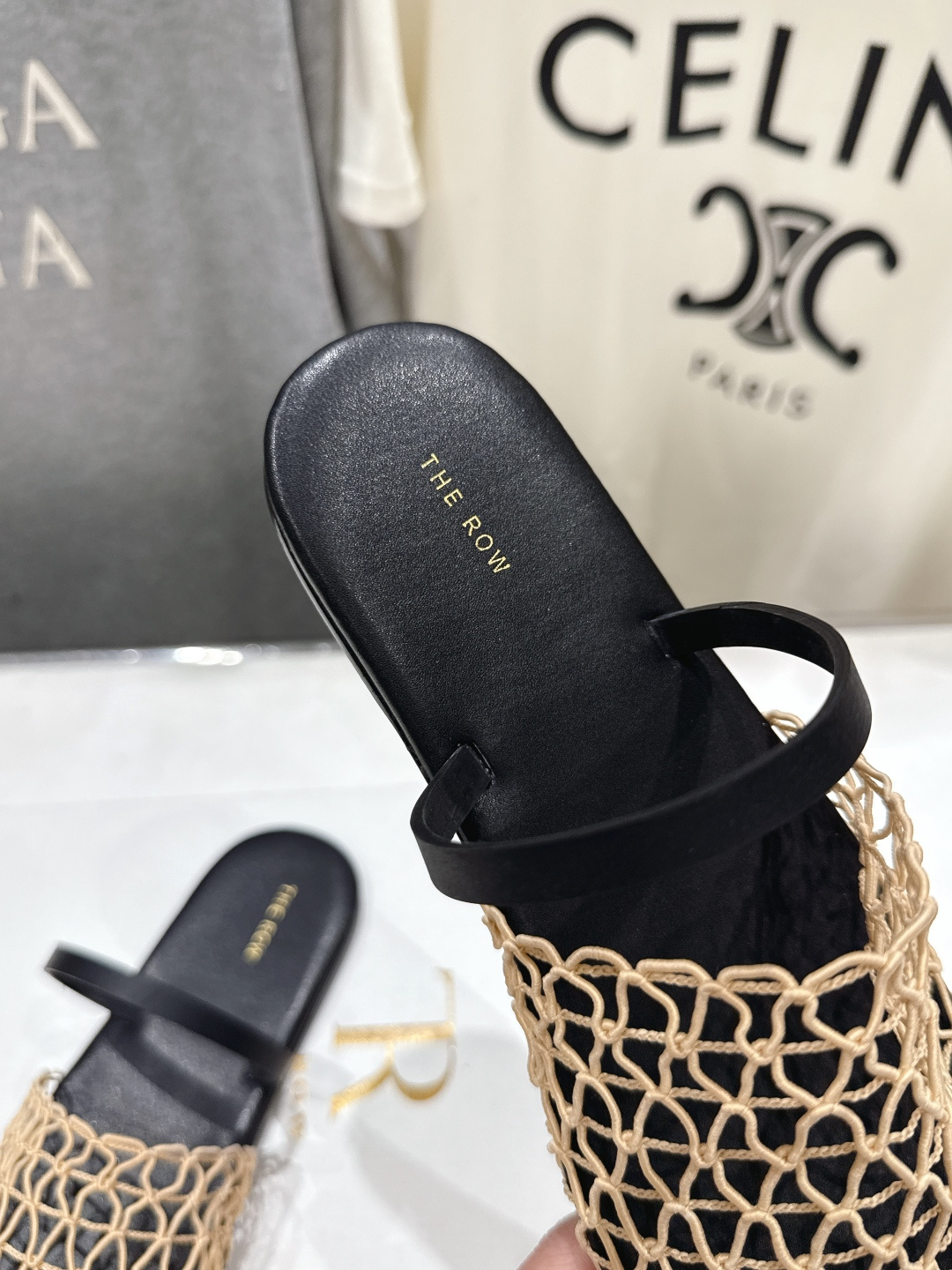 高版本出厂 The Row 2026ss夏日新款绳索编织镂空平底凉鞋舒适百搭 复古编织镂空设计 鞋口处超