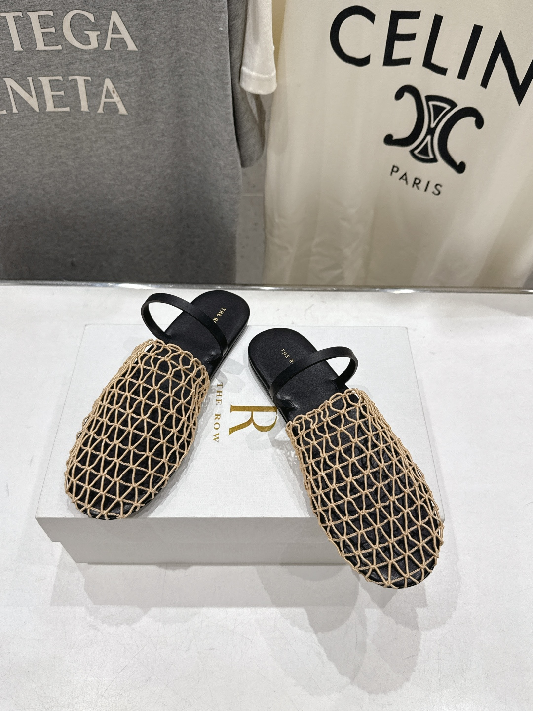 高版本出厂 The Row 2026ss夏日新款绳索编织镂空平底凉鞋舒适百搭 复古编织镂空设计 鞋口处超