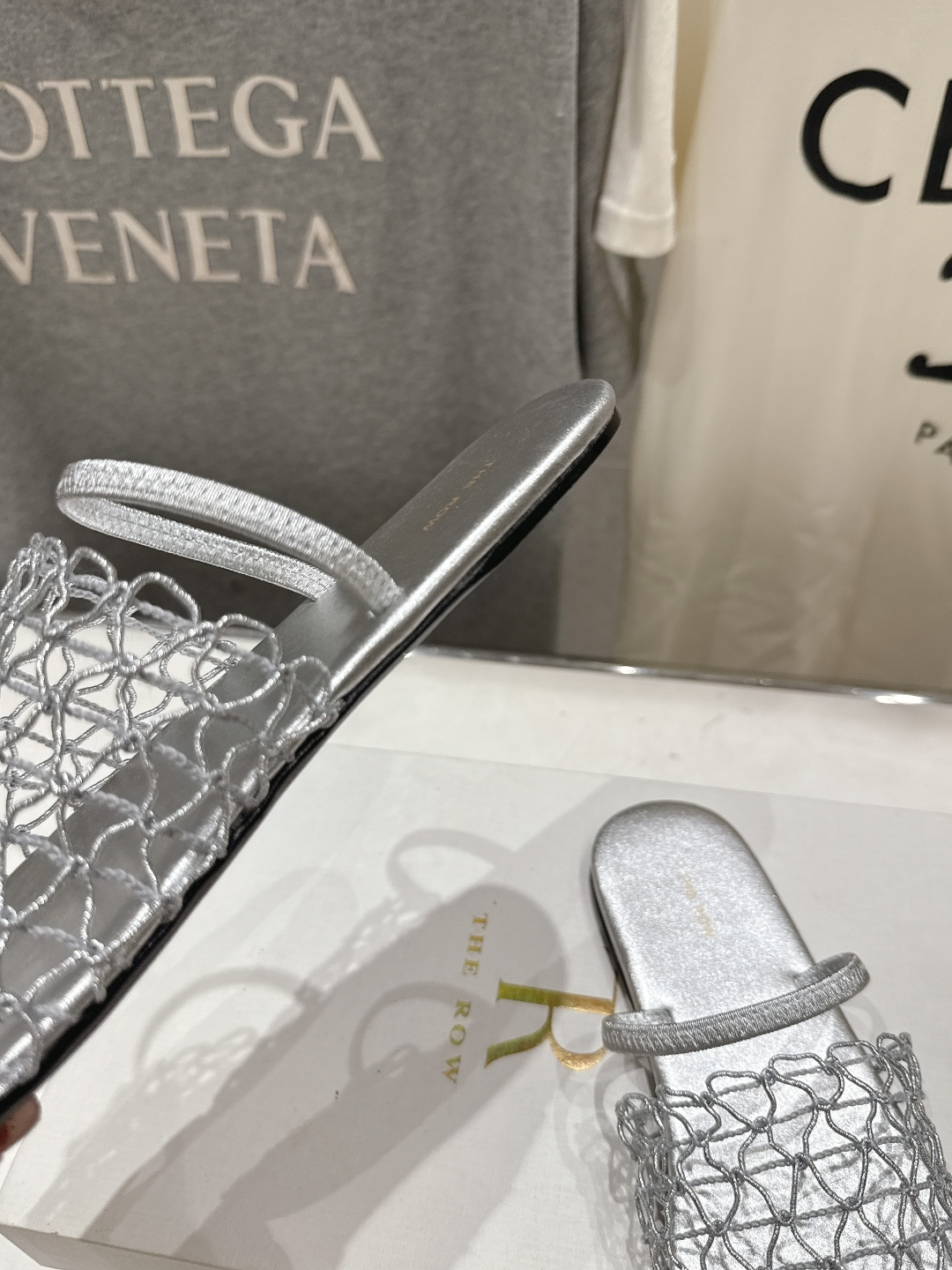 高版本出厂 The Row 2026ss夏日新款绳索编织镂空平底凉鞋舒适百搭 复古编织镂空设计 鞋口处超