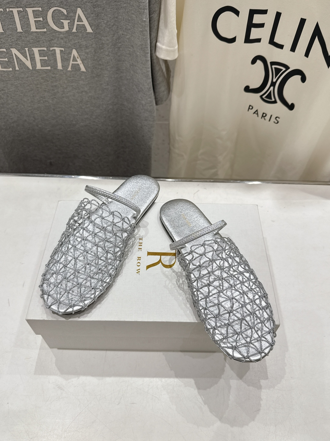 高版本出厂 The Row 2026ss夏日新款绳索编织镂空平底凉鞋舒适百搭 复古编织镂空设计 鞋口处超