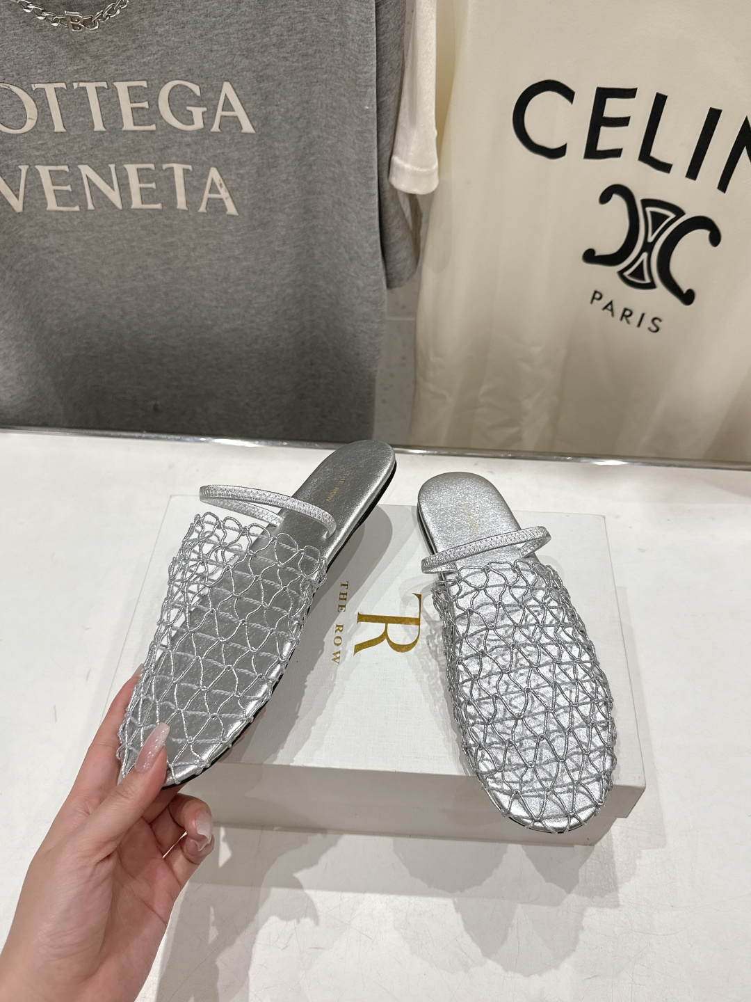 高版本出厂 The Row 2026ss夏日新款绳索编织镂空平底凉鞋舒适百搭 复古编织镂空设计 鞋口处超