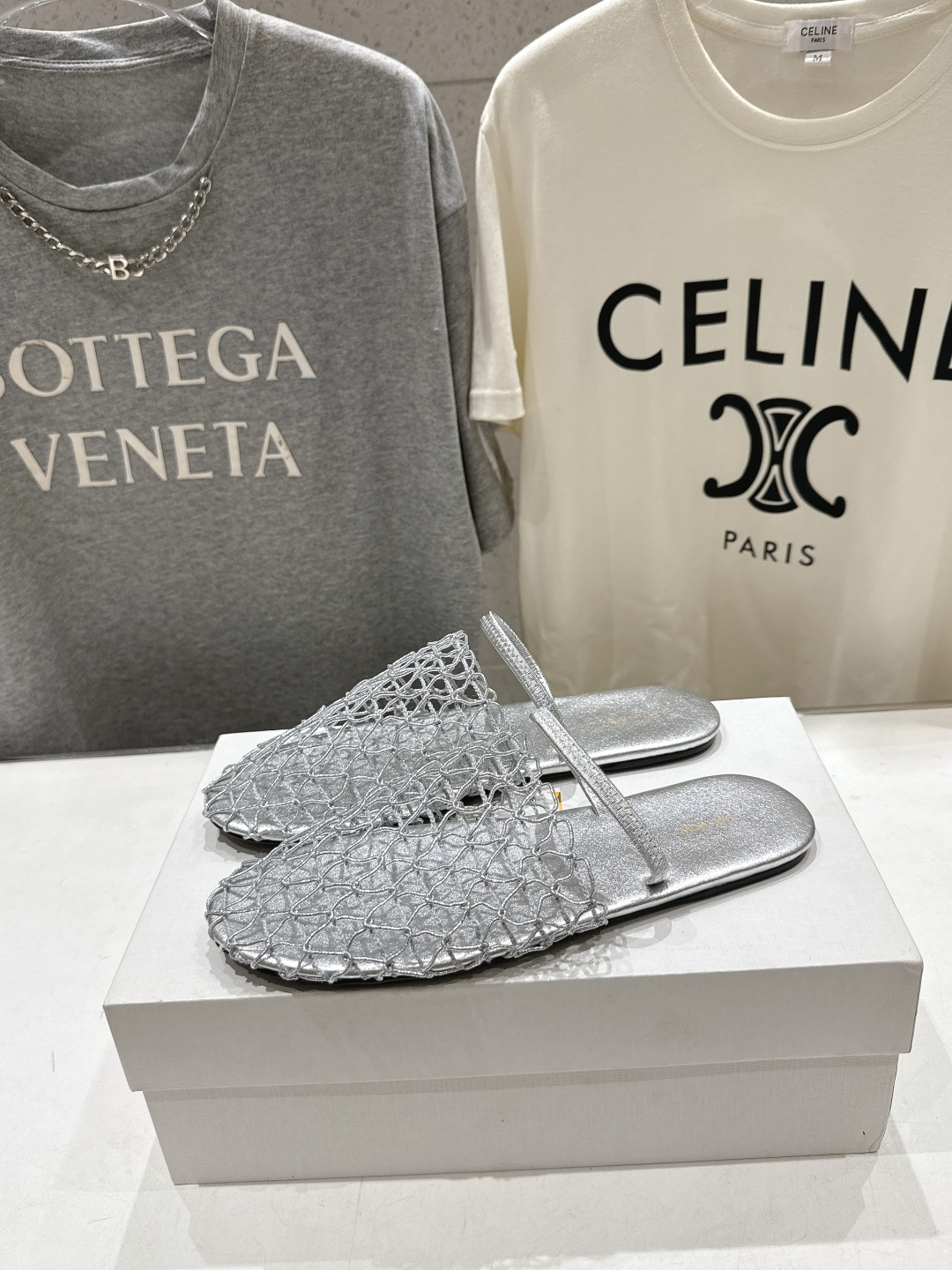 高版本出厂 The Row 2026ss夏日新款绳索编织镂空平底凉鞋舒适百搭 复古编织镂空设计 鞋口处超