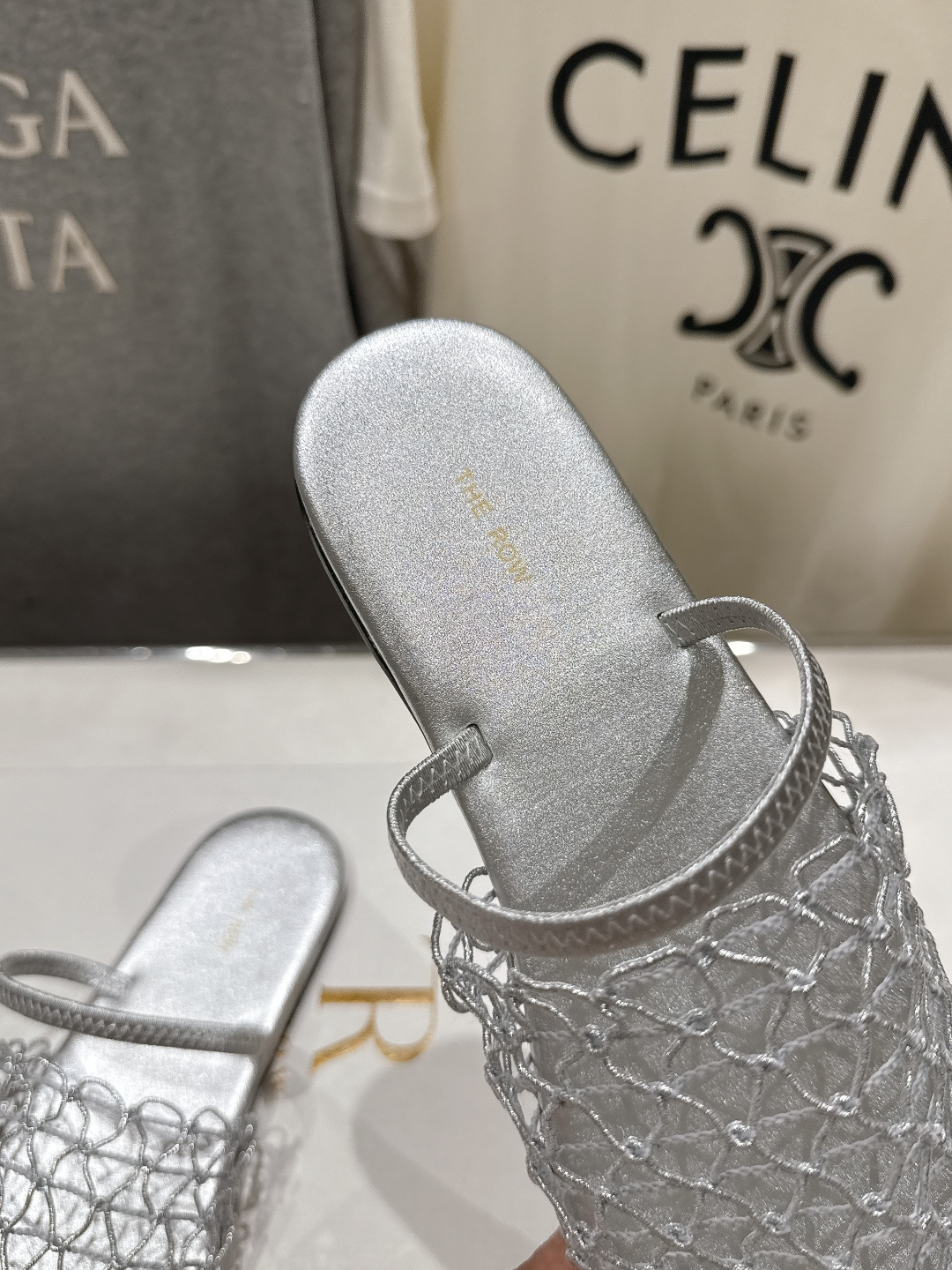 高版本出厂 The Row 2026ss夏日新款绳索编织镂空平底凉鞋舒适百搭 复古编织镂空设计 鞋口处超