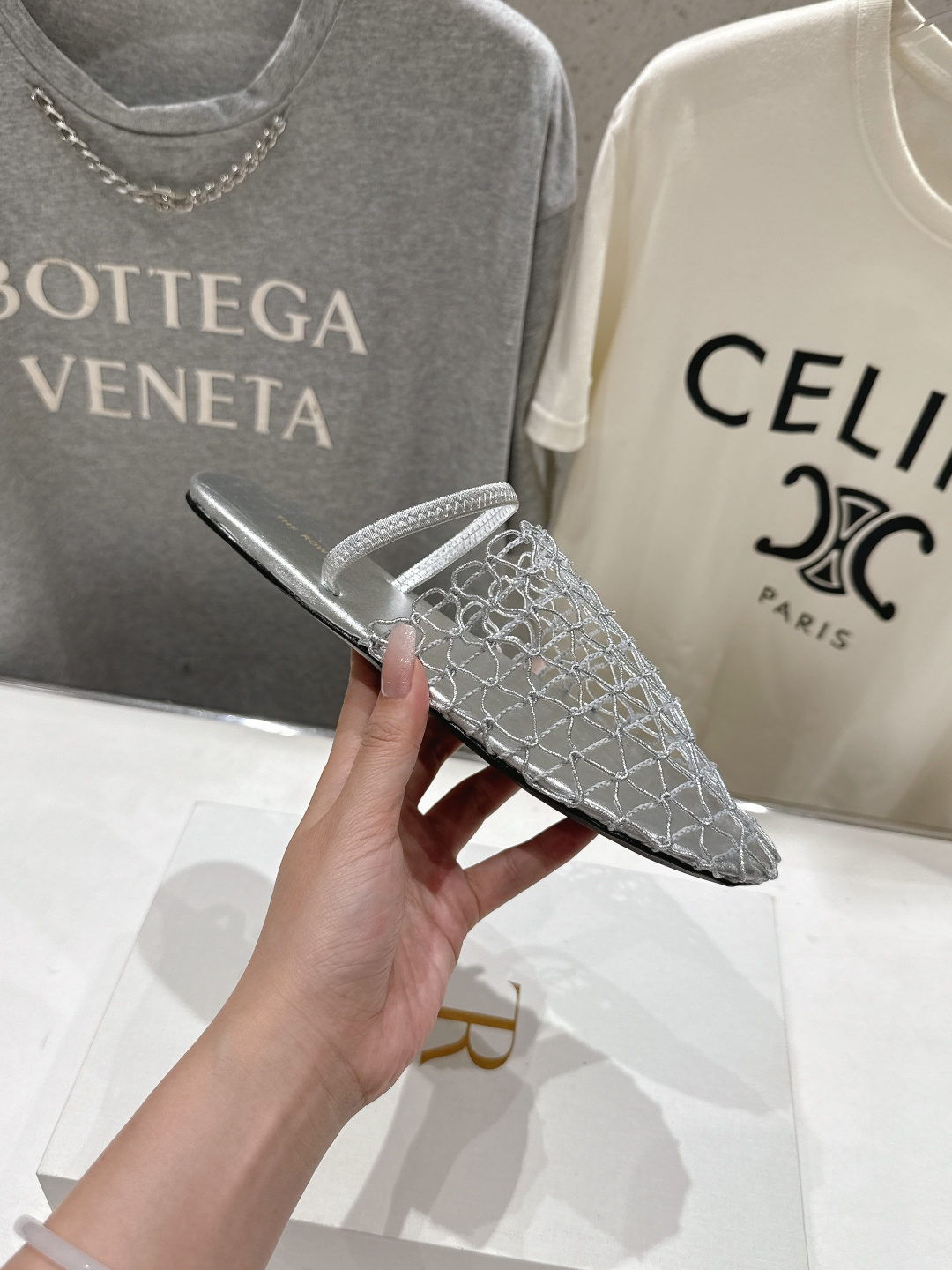 高版本出厂 The Row 2026ss夏日新款绳索编织镂空平底凉鞋舒适百搭 复古编织镂空设计 鞋口处超