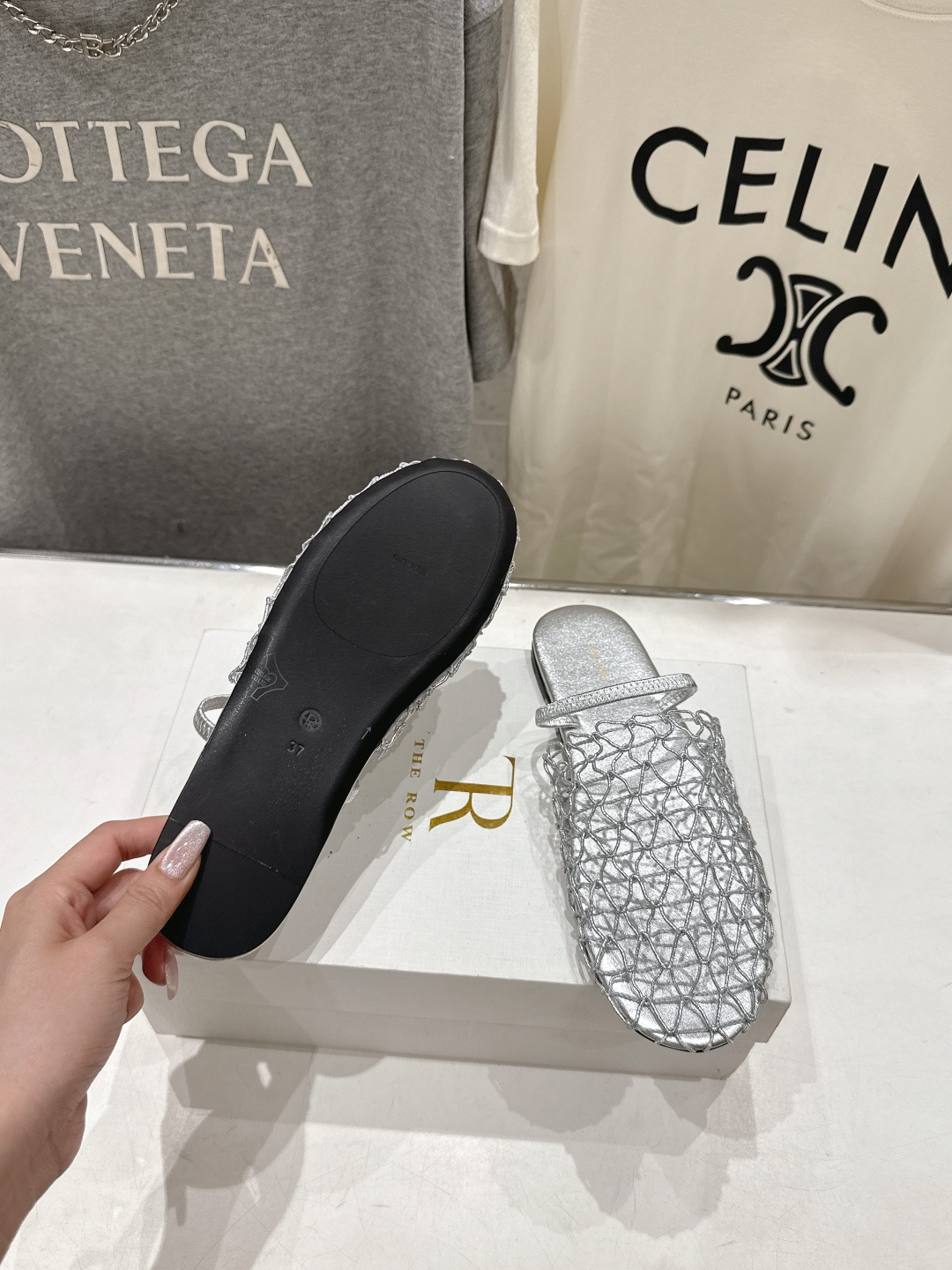 高版本出厂 The Row 2026ss夏日新款绳索编织镂空平底凉鞋舒适百搭 复古编织镂空设计 鞋口处超