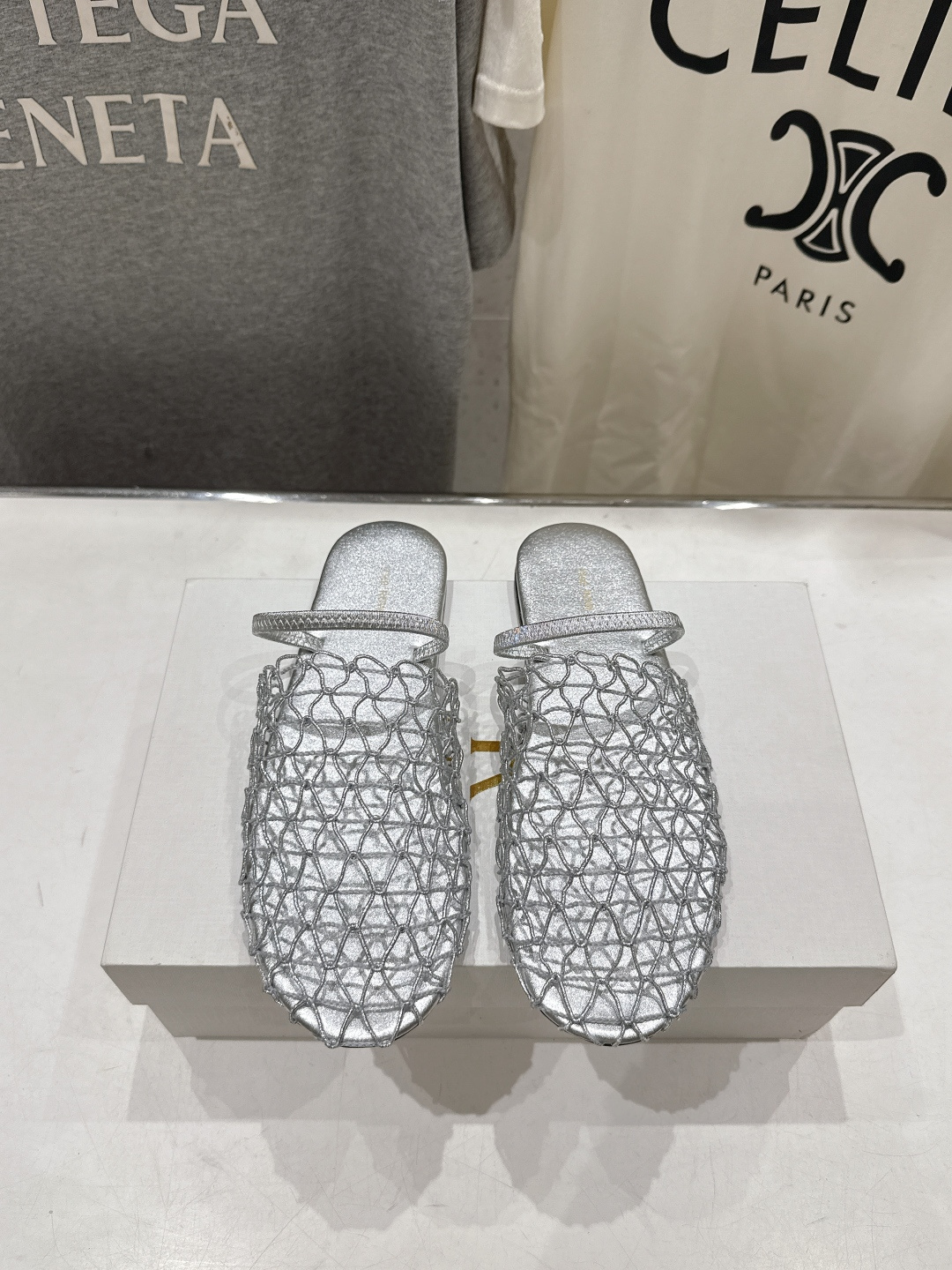 高版本出厂 The Row 2026ss夏日新款绳索编织镂空平底凉鞋舒适百搭 复古编织镂空设计 鞋口处超