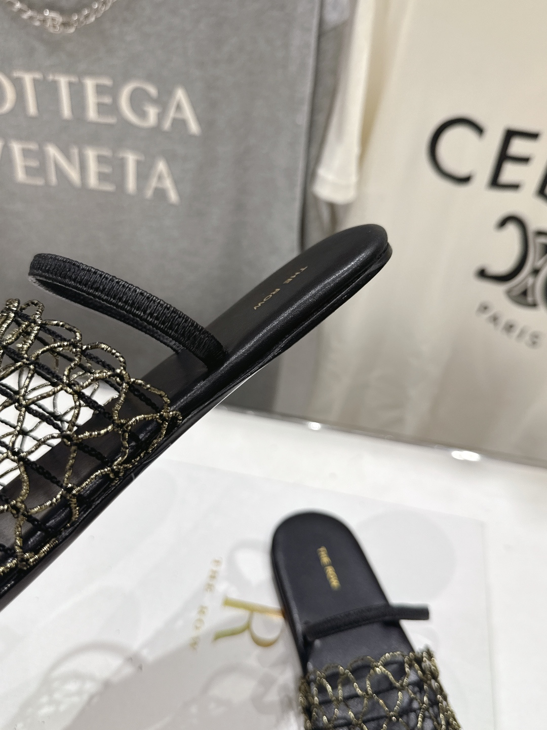 高版本出厂 The Row 2026ss夏日新款绳索编织镂空平底凉鞋舒适百搭 复古编织镂空设计 鞋口处超