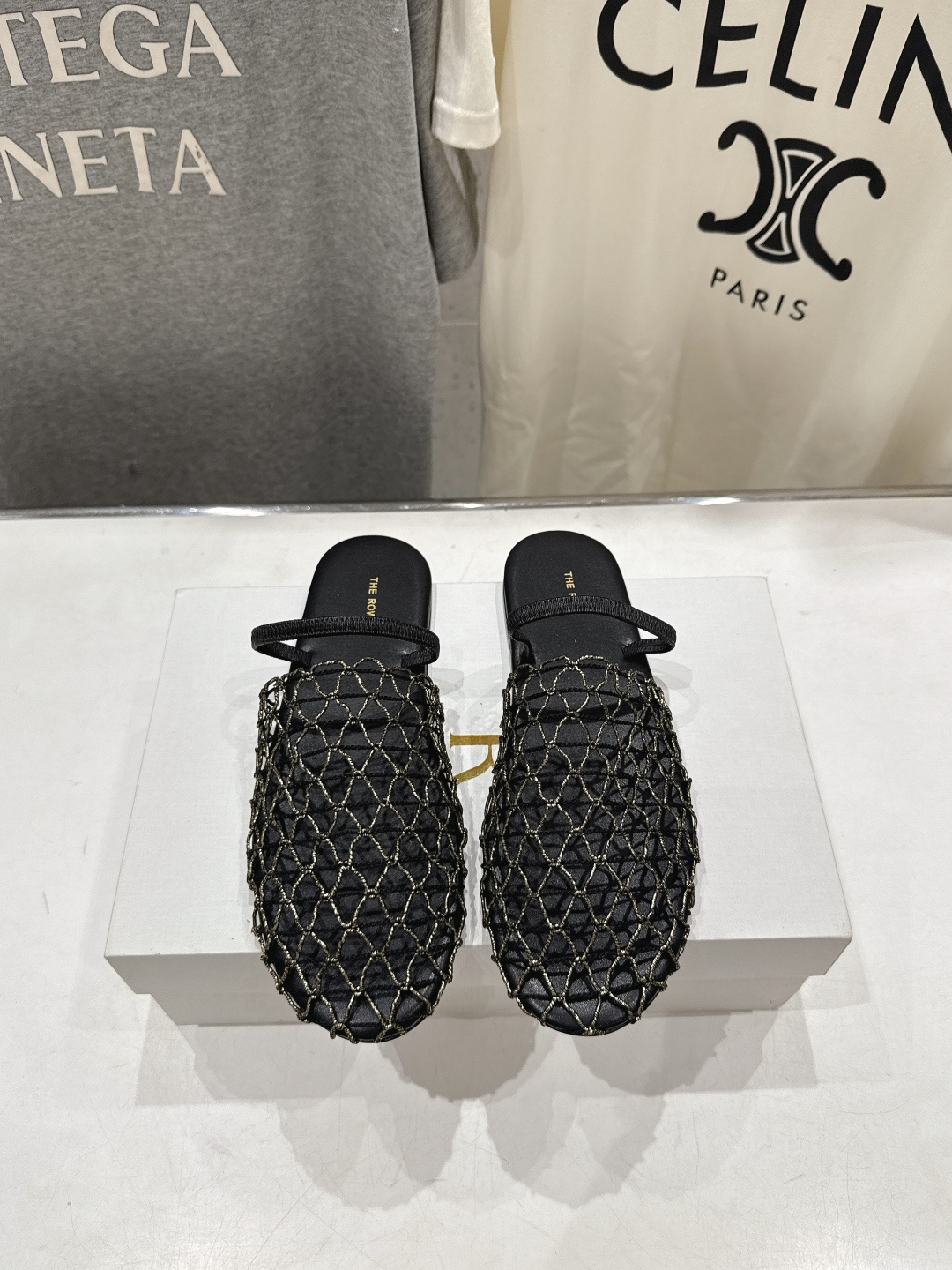 NO:760143,High version The Row 2026ss new summer rope woven hollow flat sandals, comfortable and versatile, retro woven hollow design, super soft at the shoe opening, light and convenient to walk, no foot grinding problem at all... The upper is made of the original imported woven mesh, sheepskin feet, TPU injection leather outsole, original packaging, code number: 35-39 (40.41 custom-made, non-refundable), half drag, sandals, sheepskin, Leather  soles19860909高版本  The Row 2026ss夏日新款绳索编织镂空平底凉鞋 舒适百搭 复古编织镂空设计 鞋口处超级柔软 走路轻巧便捷 完全没有磨脚问题 …… 鞋面采用原版一致进口编织网 羊皮垫脚 tpu射出真皮大底 原版包装 码数:35-39(40.41定做不退换),半拖,sandals,sheepskin,Leather soles,Women's Shoes