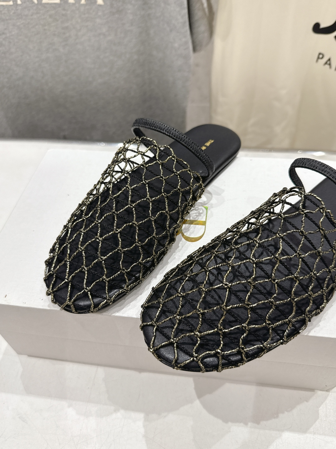 高版本出厂 The Row 2026ss夏日新款绳索编织镂空平底凉鞋舒适百搭 复古编织镂空设计 鞋口处超