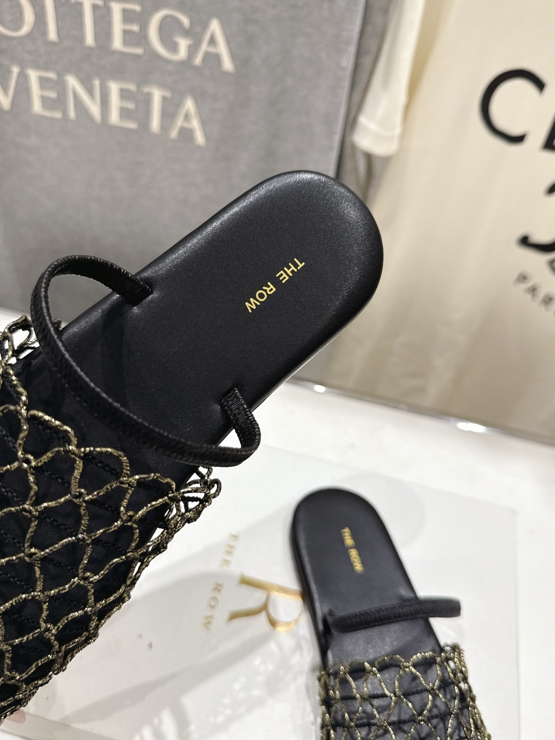 高版本出厂 The Row 2026ss夏日新款绳索编织镂空平底凉鞋舒适百搭 复古编织镂空设计 鞋口处超