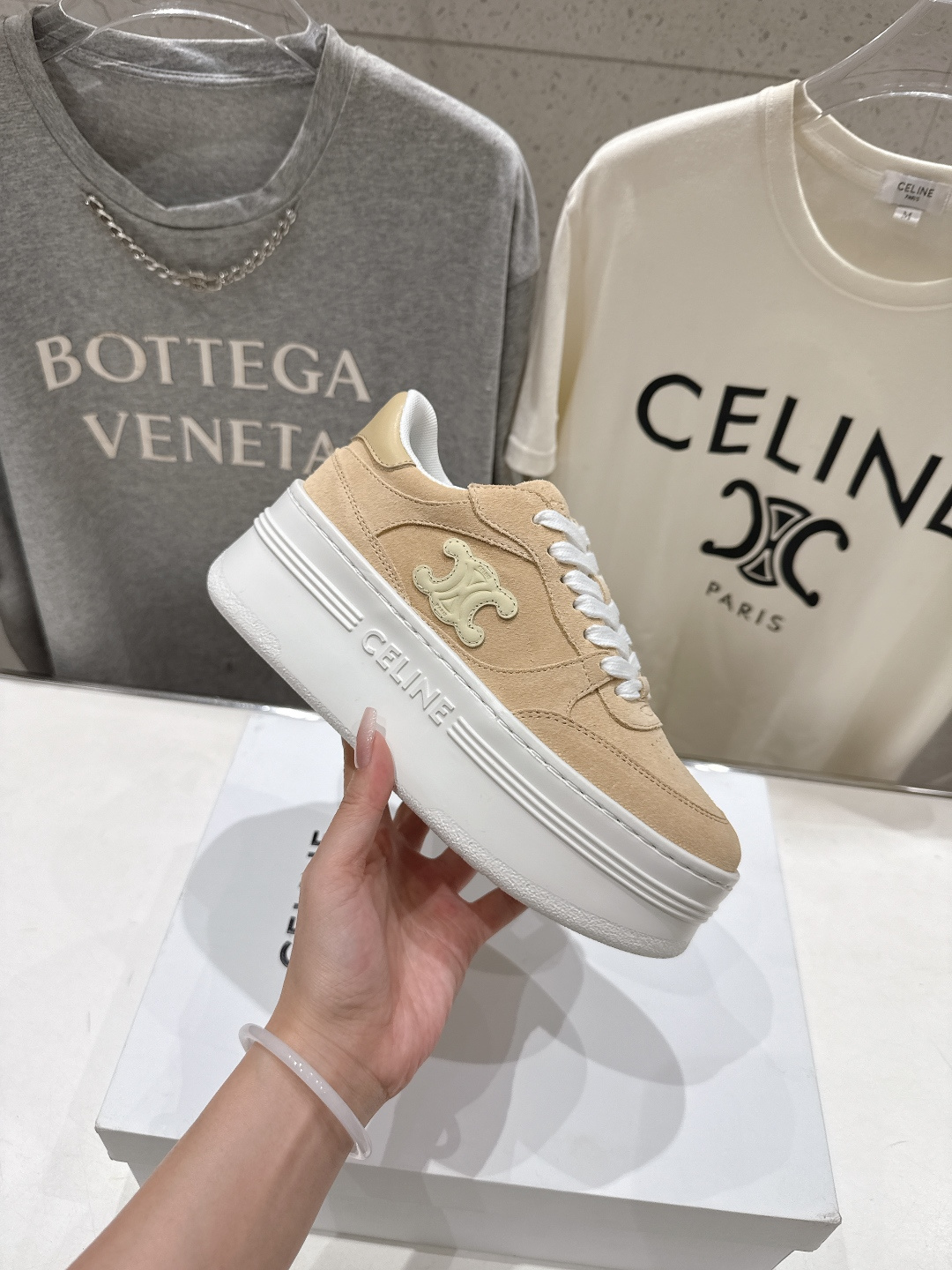 高版本出厂 厚底 CELINE*思琳赛琳 2026ss新款徽标系带厚底休闲鞋小白鞋简单舒服，干净利落，增