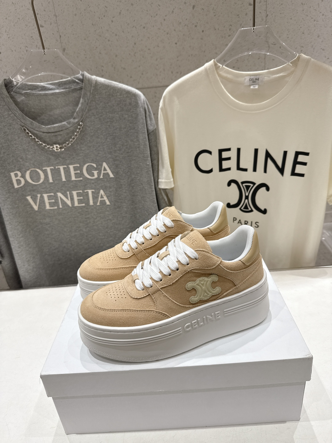 高版本出厂 厚底 CELINE*思琳赛琳 2026ss新款徽标系带厚底休闲鞋小白鞋简单舒服，干净利落，增