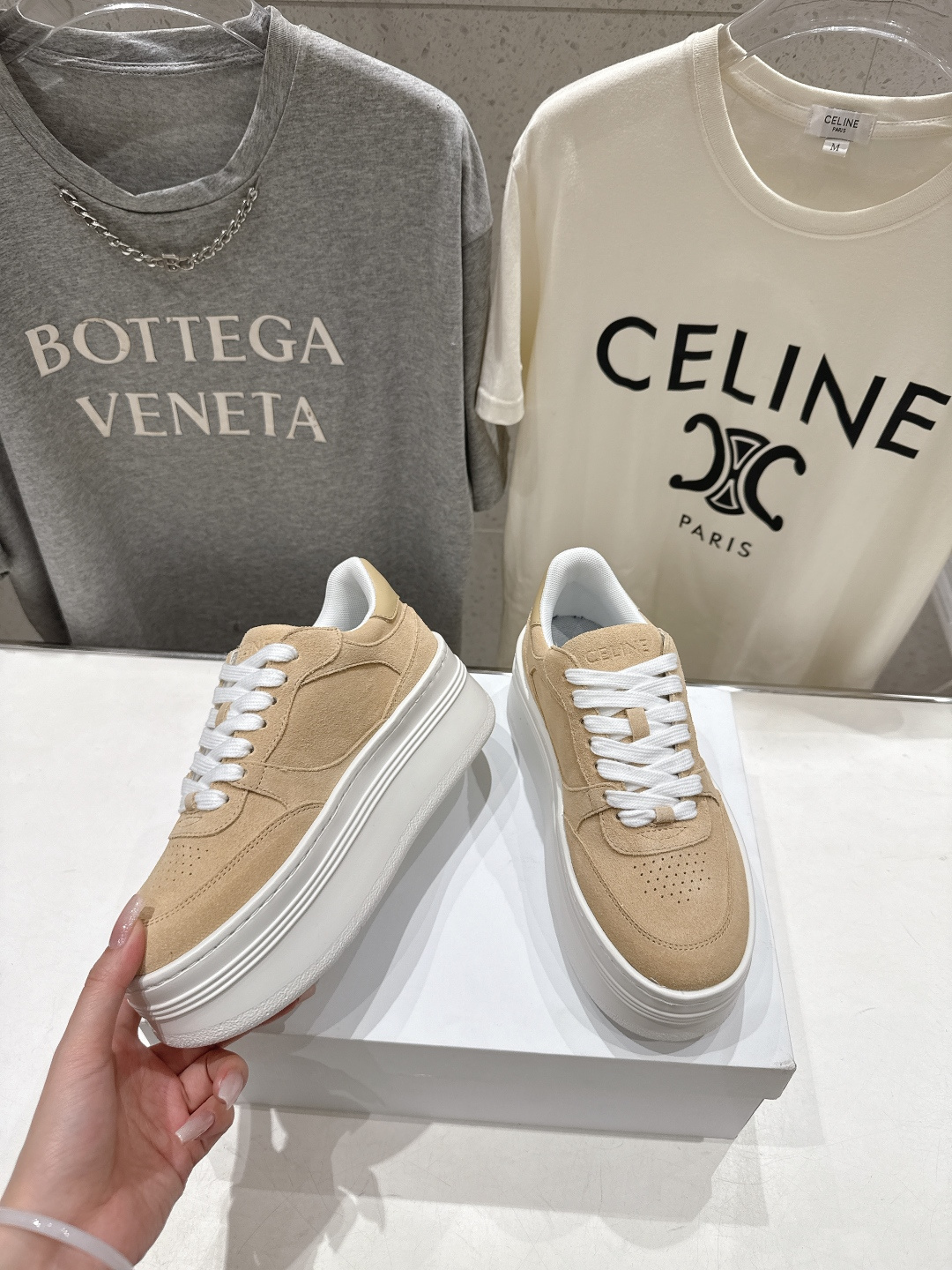 高版本出厂 厚底 CELINE*思琳赛琳 2026ss新款徽标系带厚底休闲鞋小白鞋简单舒服，干净利落，增