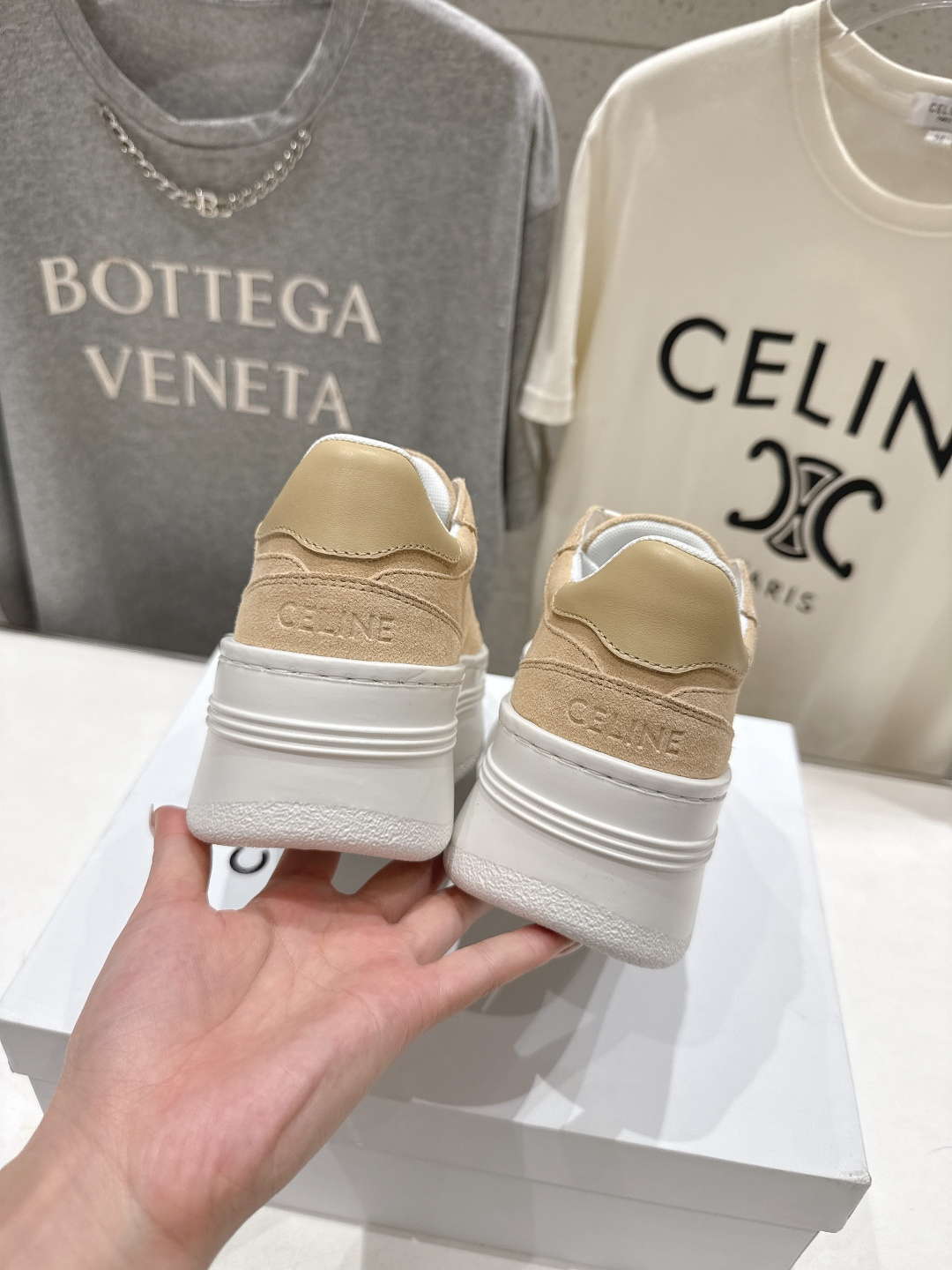 高版本出厂 厚底 CELINE*思琳赛琳 2026ss新款徽标系带厚底休闲鞋小白鞋简单舒服，干净利落，增