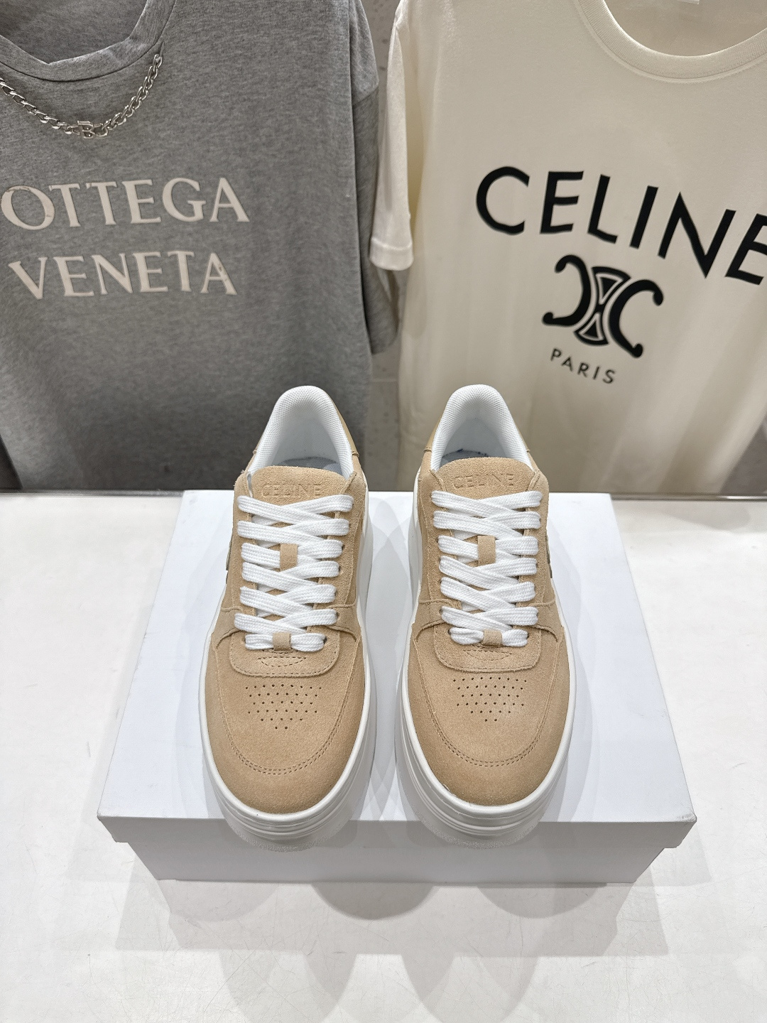 高版本出厂 厚底 CELINE*思琳赛琳 2026ss新款徽标系带厚底休闲鞋小白鞋简单舒服，干净利落，增