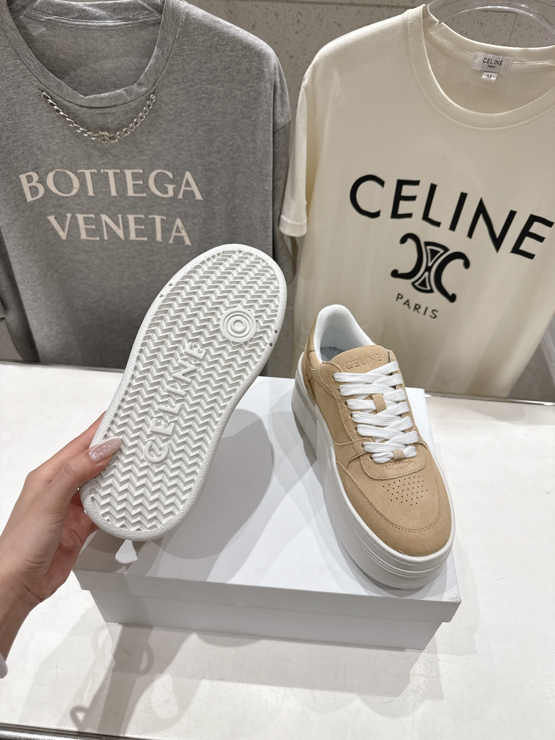 高版本出厂 厚底 CELINE*思琳赛琳 2026ss新款徽标系带厚底休闲鞋小白鞋简单舒服，干净利落，增