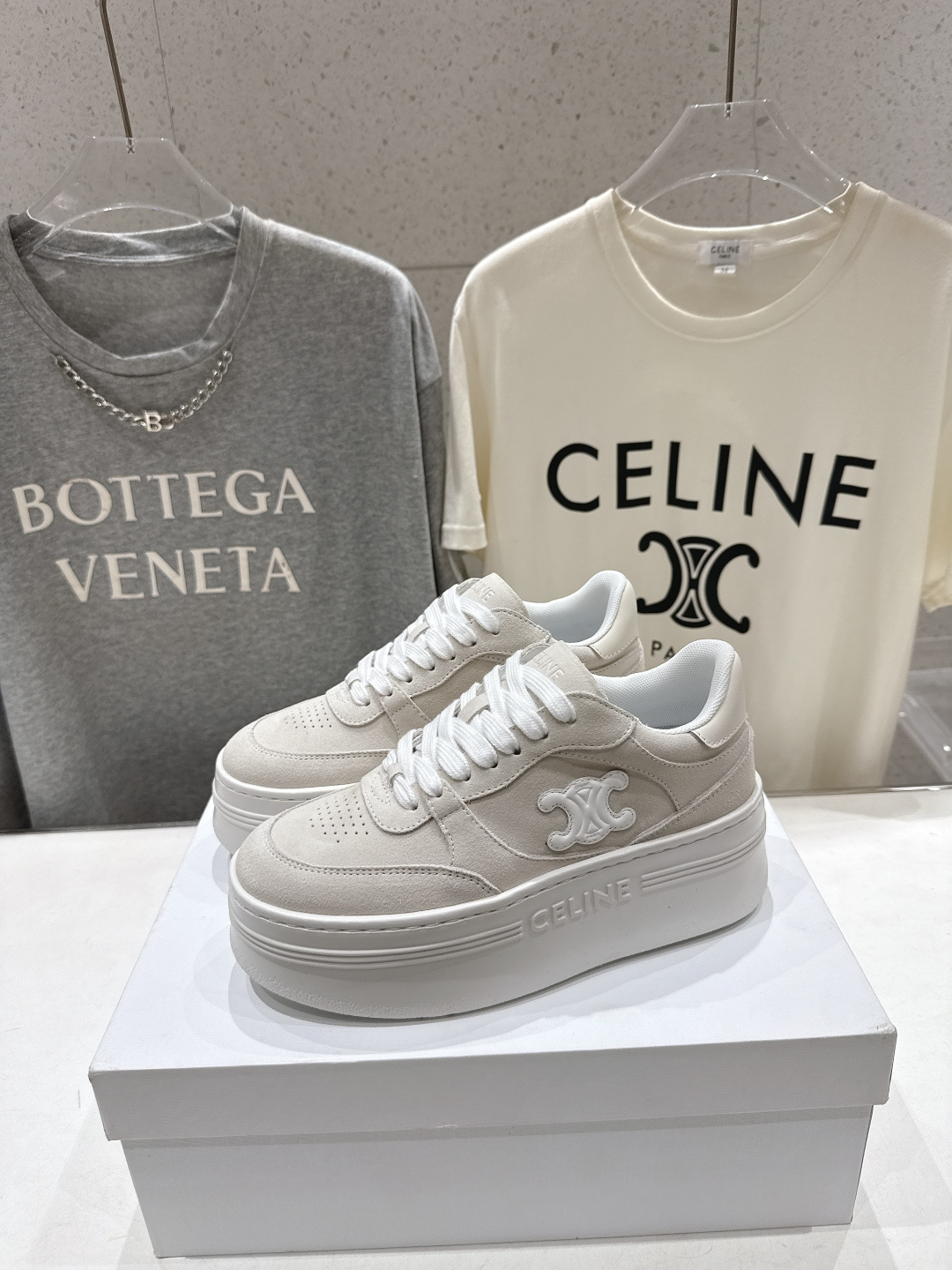 高版本出厂 厚底 CELINE*思琳赛琳 2026ss新款徽标系带厚底休闲鞋小白鞋简单舒服，干净利落，增