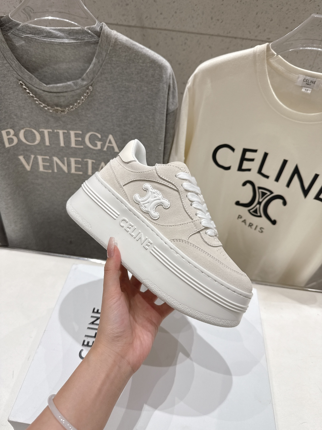 高版本出厂 厚底 CELINE*思琳赛琳 2026ss新款徽标系带厚底休闲鞋小白鞋简单舒服，干净利落，增