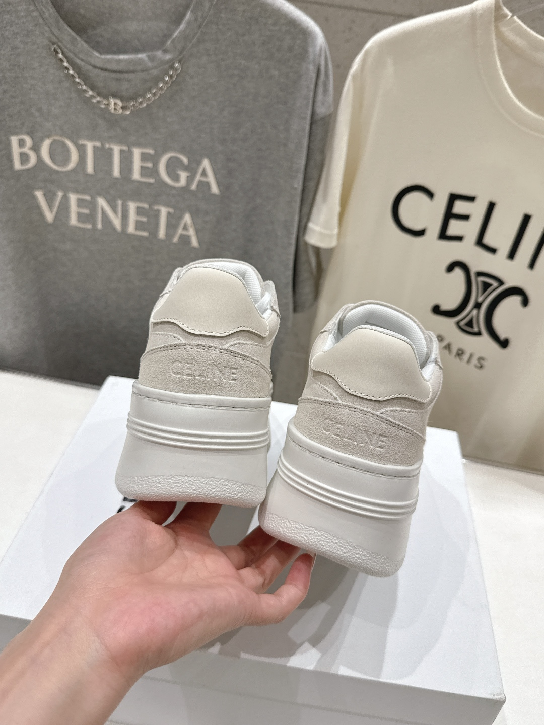 高版本出厂 厚底 CELINE*思琳赛琳 2026ss新款徽标系带厚底休闲鞋小白鞋简单舒服，干净利落，增