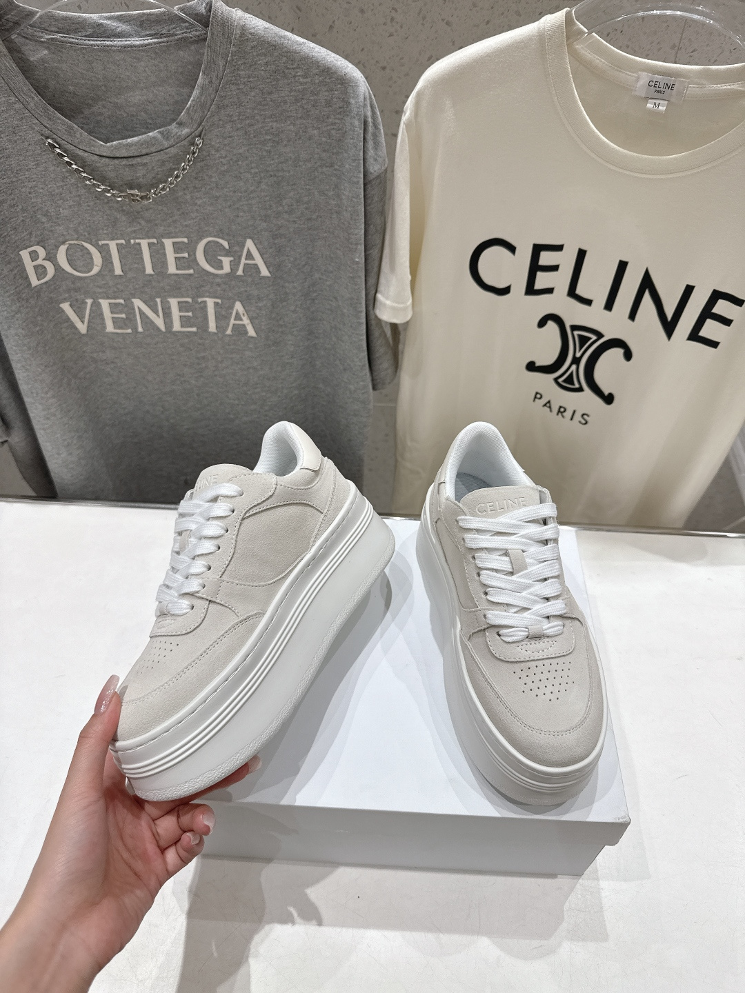 高版本出厂 厚底 CELINE*思琳赛琳 2026ss新款徽标系带厚底休闲鞋小白鞋简单舒服，干净利落，增