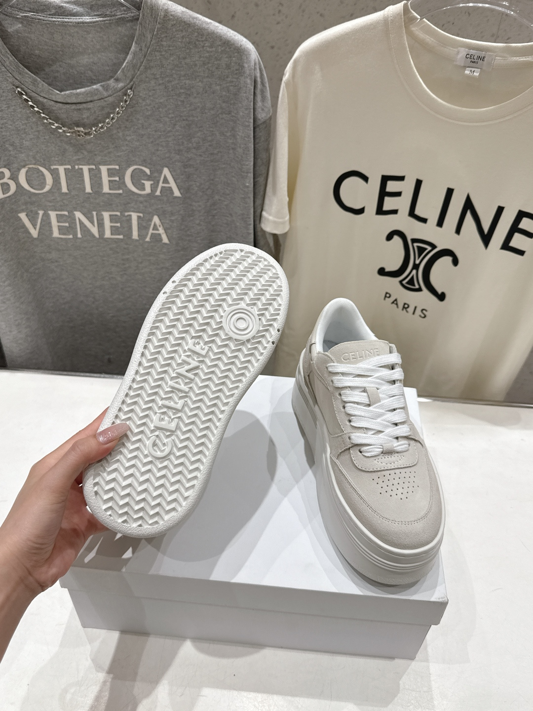 高版本出厂 厚底 CELINE*思琳赛琳 2026ss新款徽标系带厚底休闲鞋小白鞋简单舒服，干净利落，增