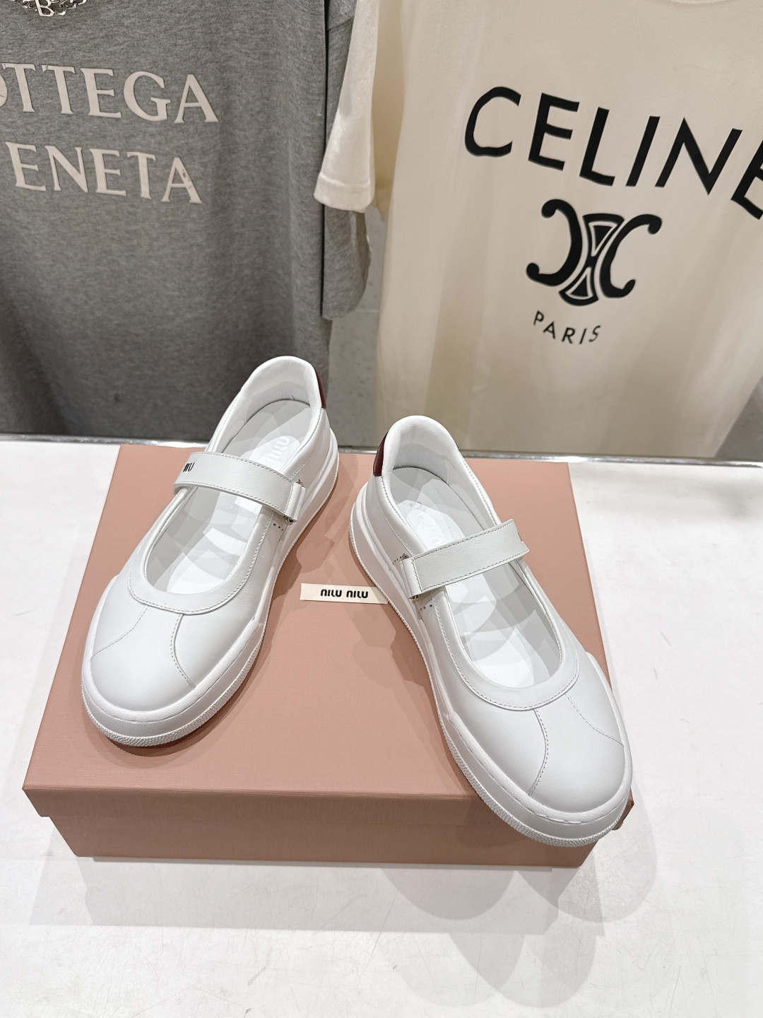 高版本出厂 MiuMiu/缪缪F039 2026ss新款限量版玛丽珍平底休闲鞋这款芭蕾平底鞋呈现街头风鞋