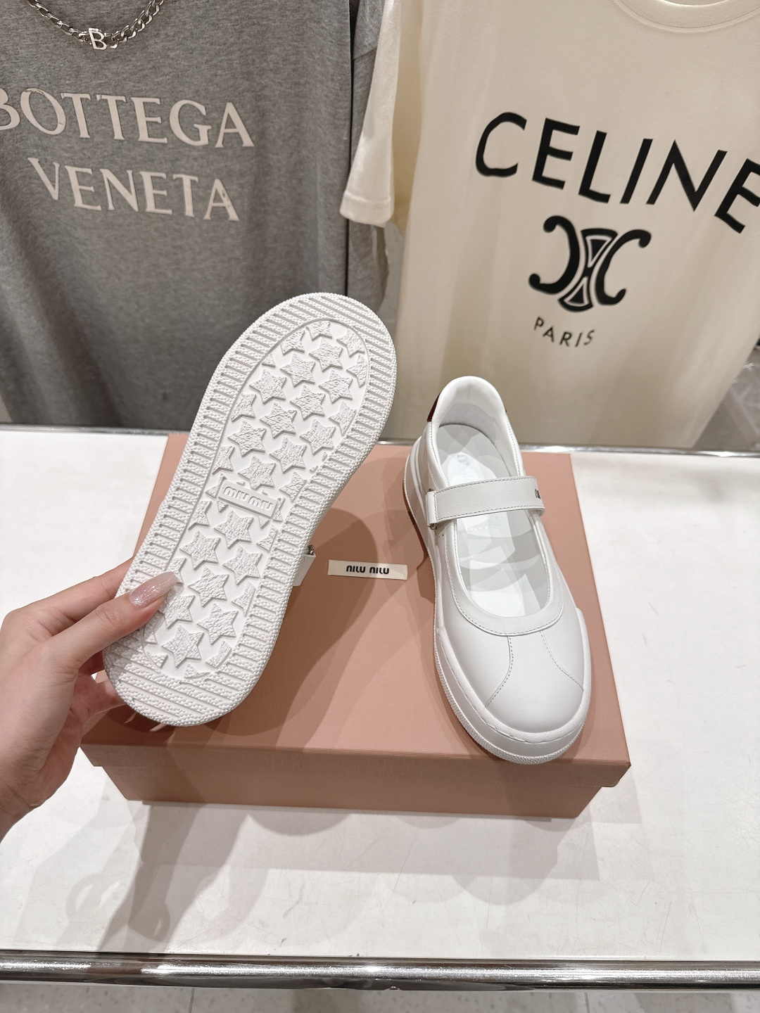 高版本出厂 MiuMiu/缪缪F039 2026ss新款限量版玛丽珍平底休闲鞋这款芭蕾平底鞋呈现街头风鞋